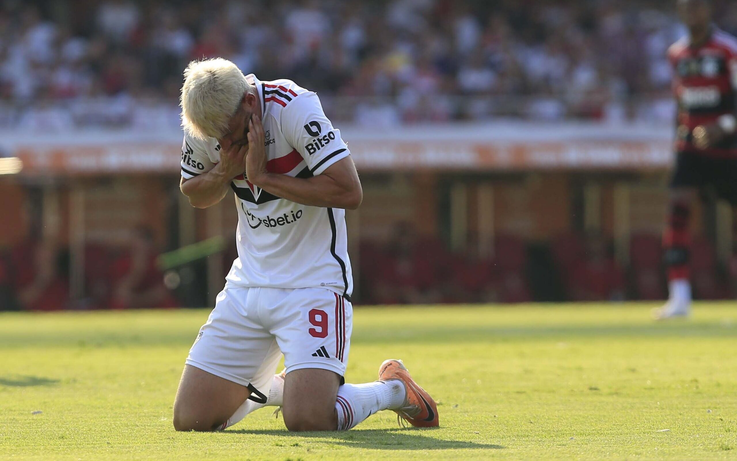 São Paulo estuda recuperação de Calleri, e cirurgia não é descartada