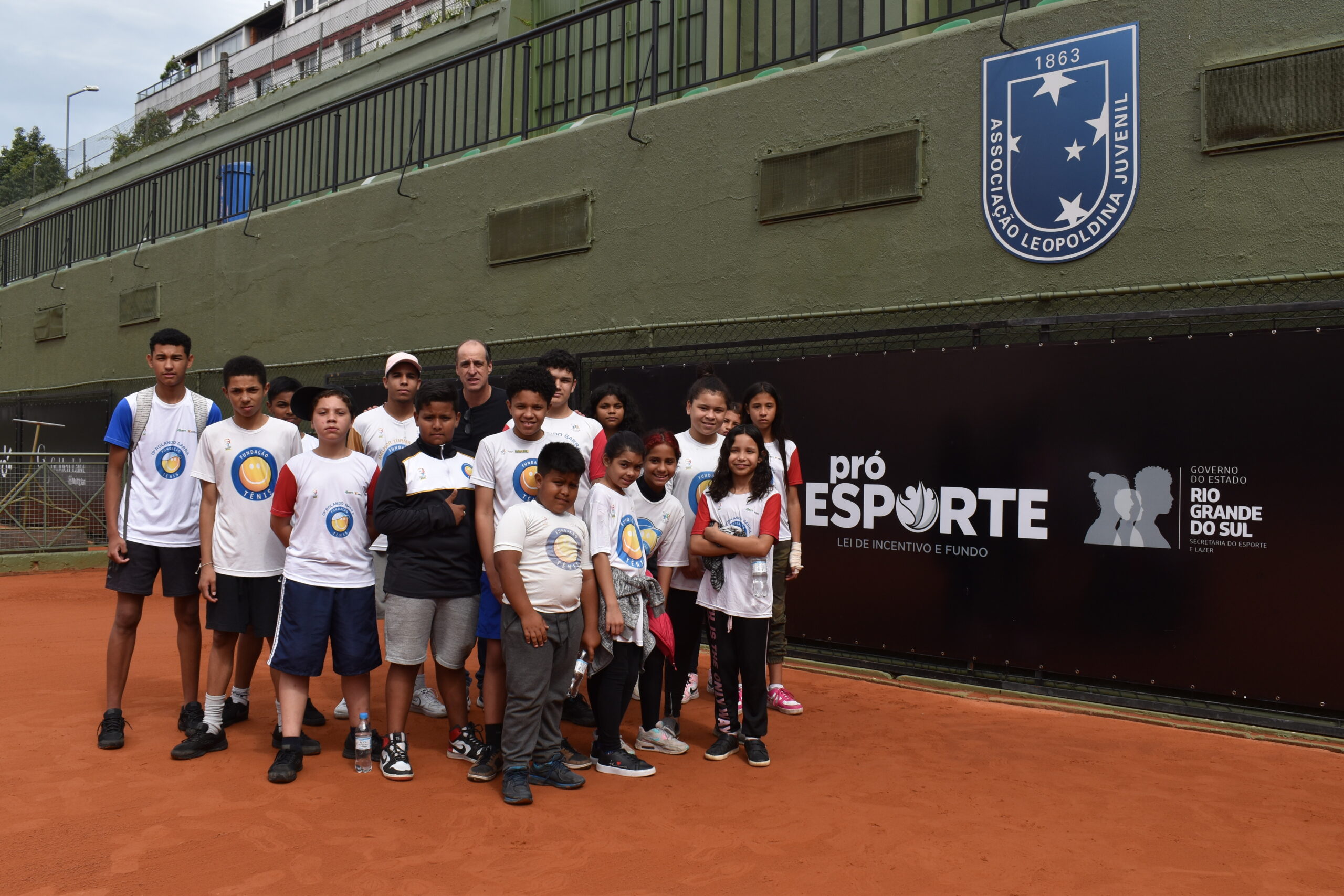 Atleta catarinense e jovem talento de 13 anos vencem na estreia do ADK  Juniors Cup - 14ª Copa Santa Catarina de Tênis - em Itajaí (SC)