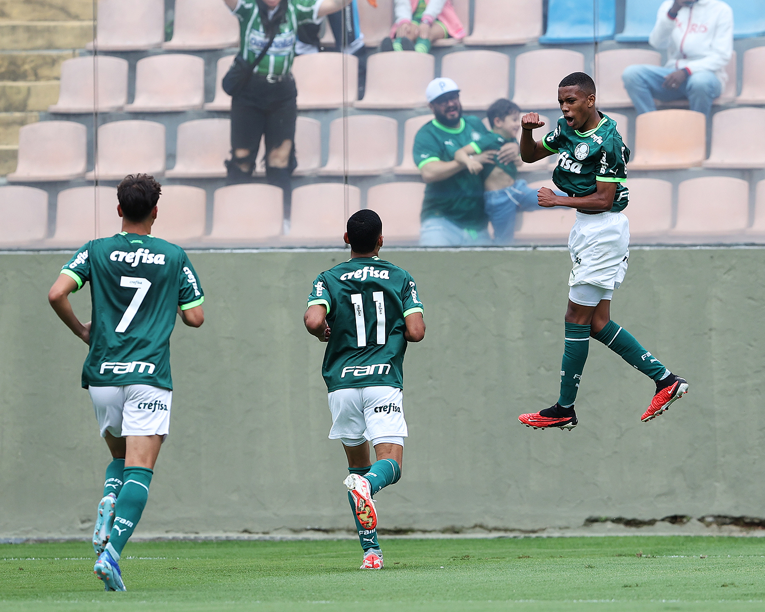 Wesley atuando contra o Grêmio pelo Brasileirão