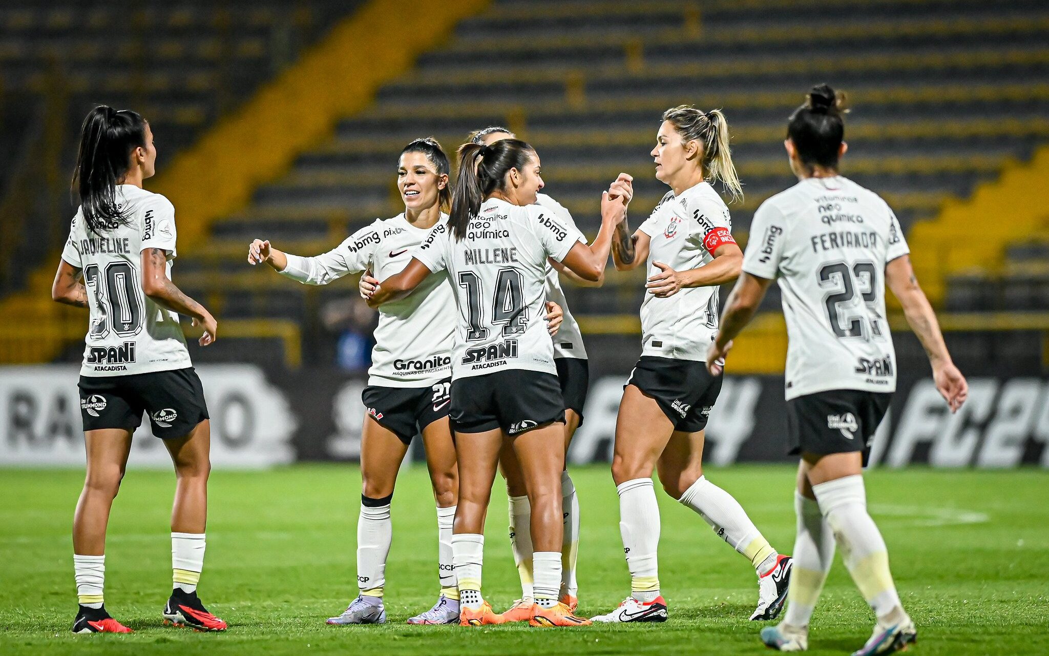 Corinthians fica no empate sem gols na Colômbia, mas mantém a