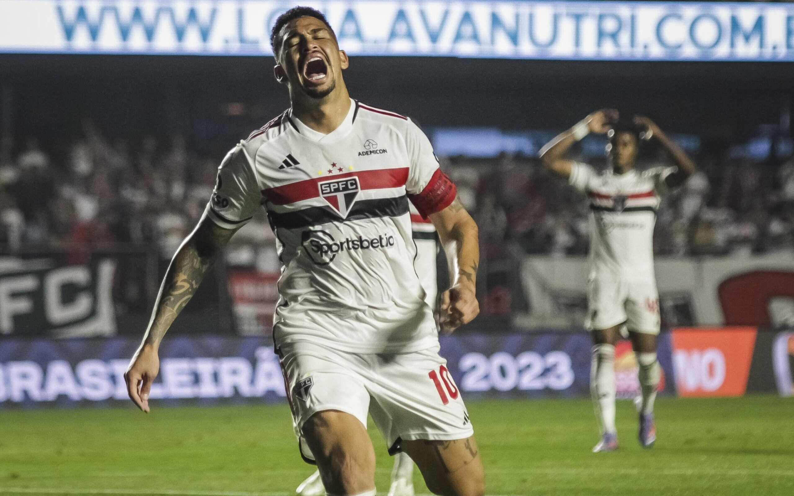 Com duas assistências de James, São Paulo bate o Grêmio e se afasta do Z4  do Brasileiro - Gazeta Esportiva