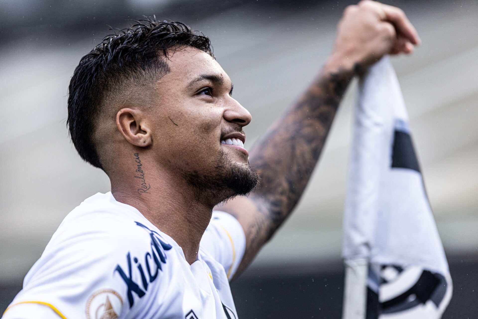 Com provável saída de Marcos Leonardo, Angulo deve ganhar chance no time  titular do Santos