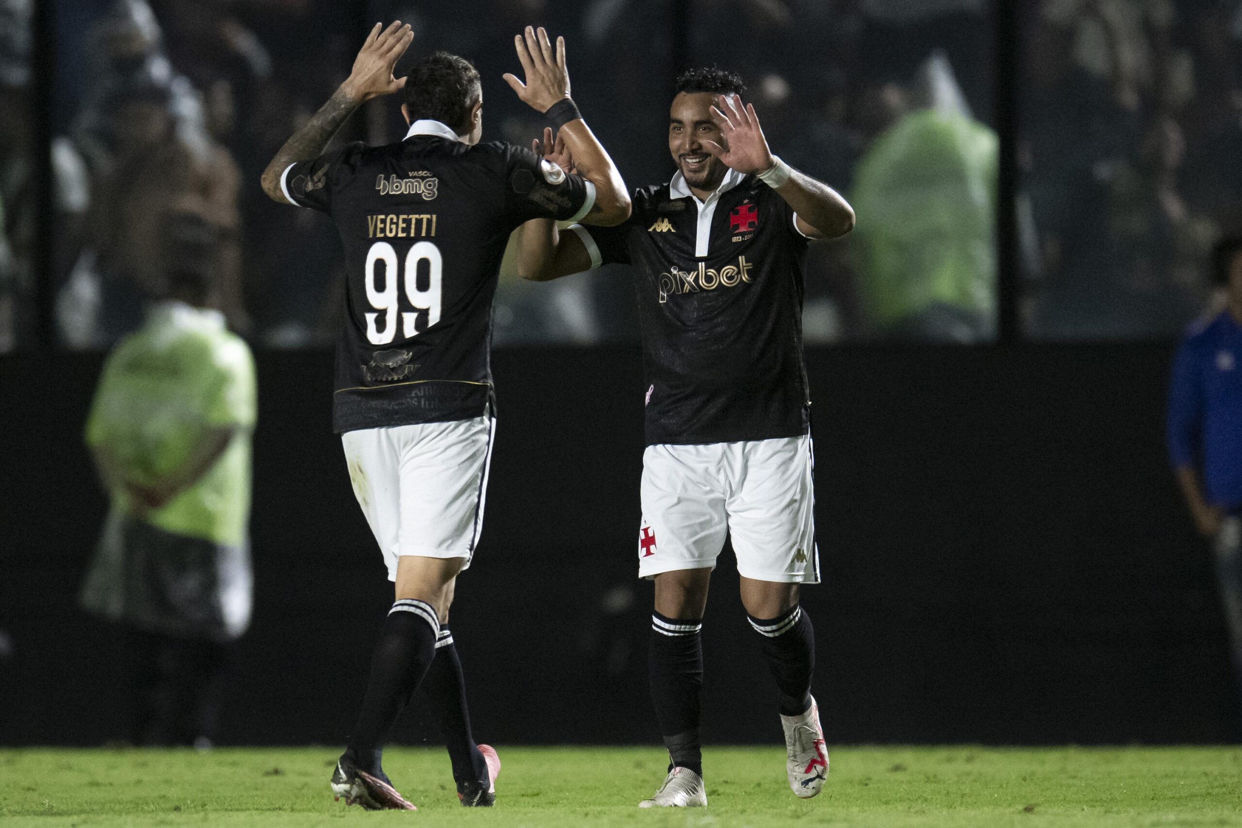 Vila Nova bate Vasco por 1 a 0 e volta a vencer após 13 jogos