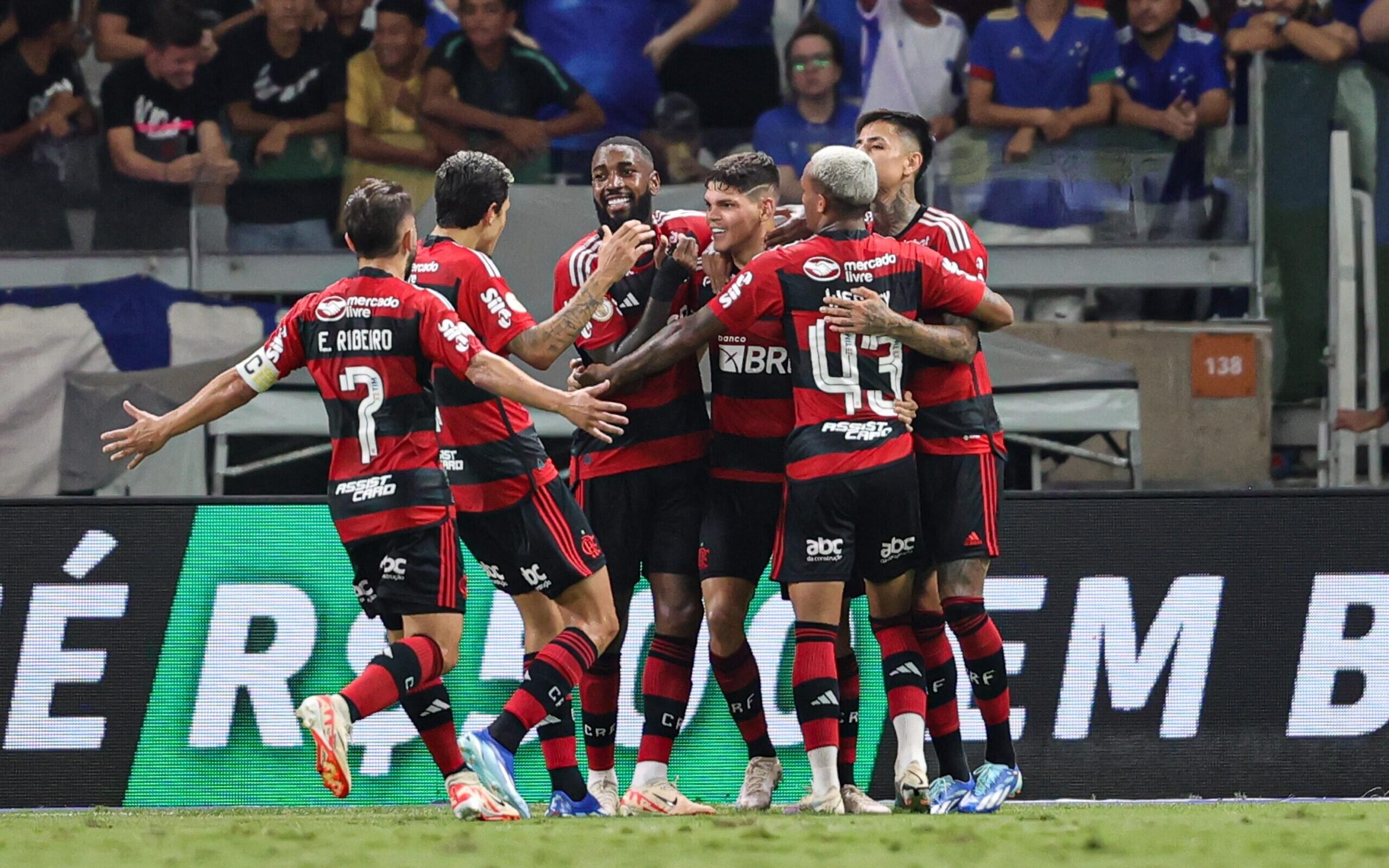 Jornalistas rasgam elogios a titular do Flamengo: 'Um jogo melhor