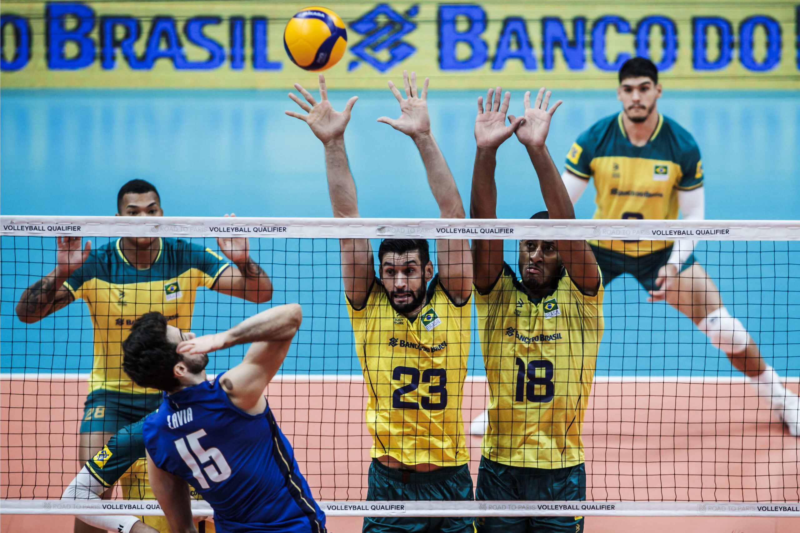 Com show de Darlan, Seleção Brasileira de Vôlei garante vitória no tie-break