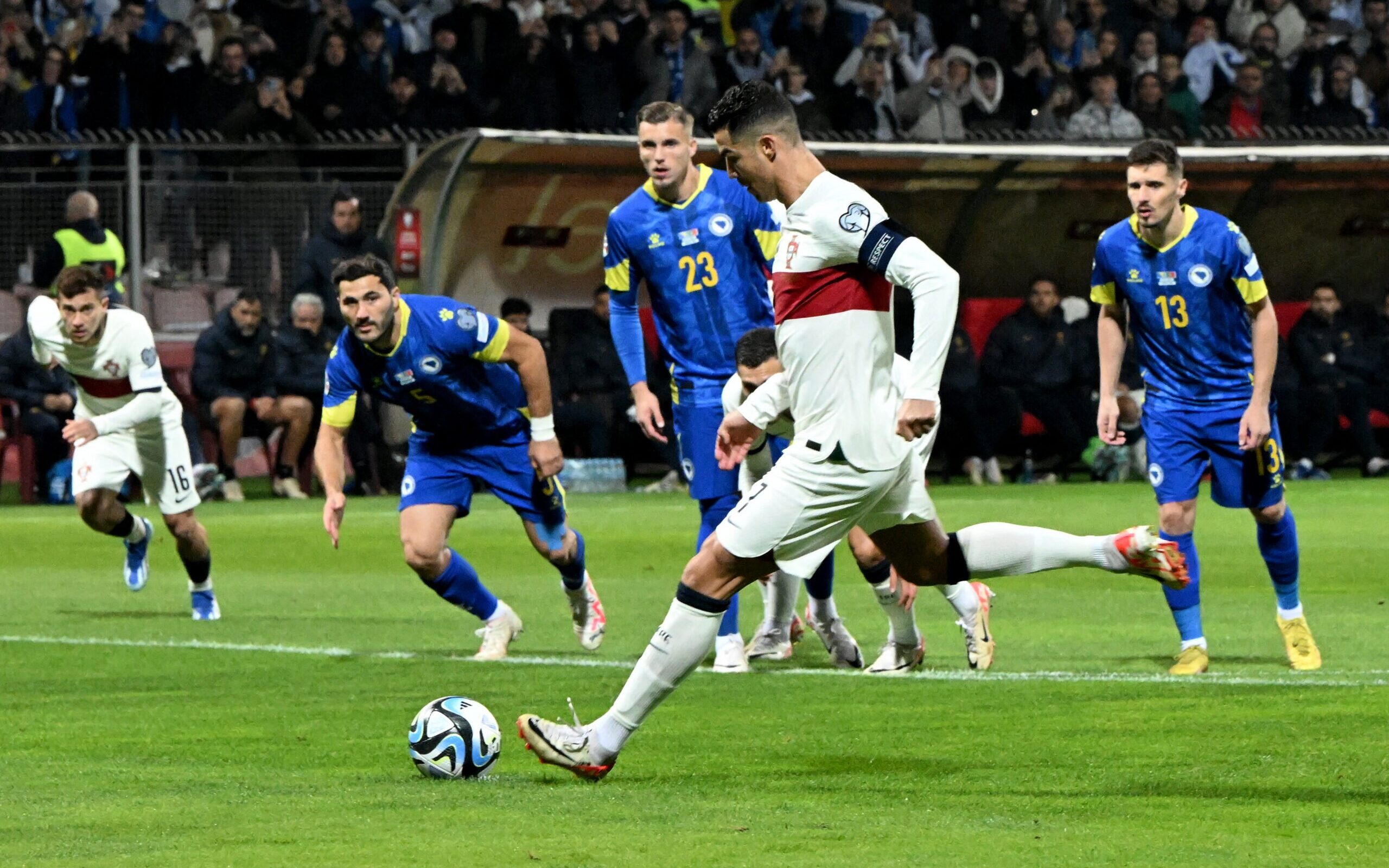 Jogos de futebol hoje, domingo, 13; onde assistir ao vivo e horário