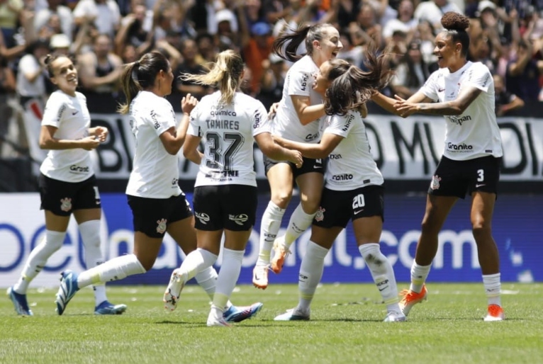 Corinthians vence o Palmeiras no primeiro jogo da final do