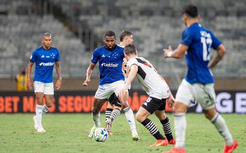 Cruzeiro vê risco de rebaixamento aumentar após empate com Vasco