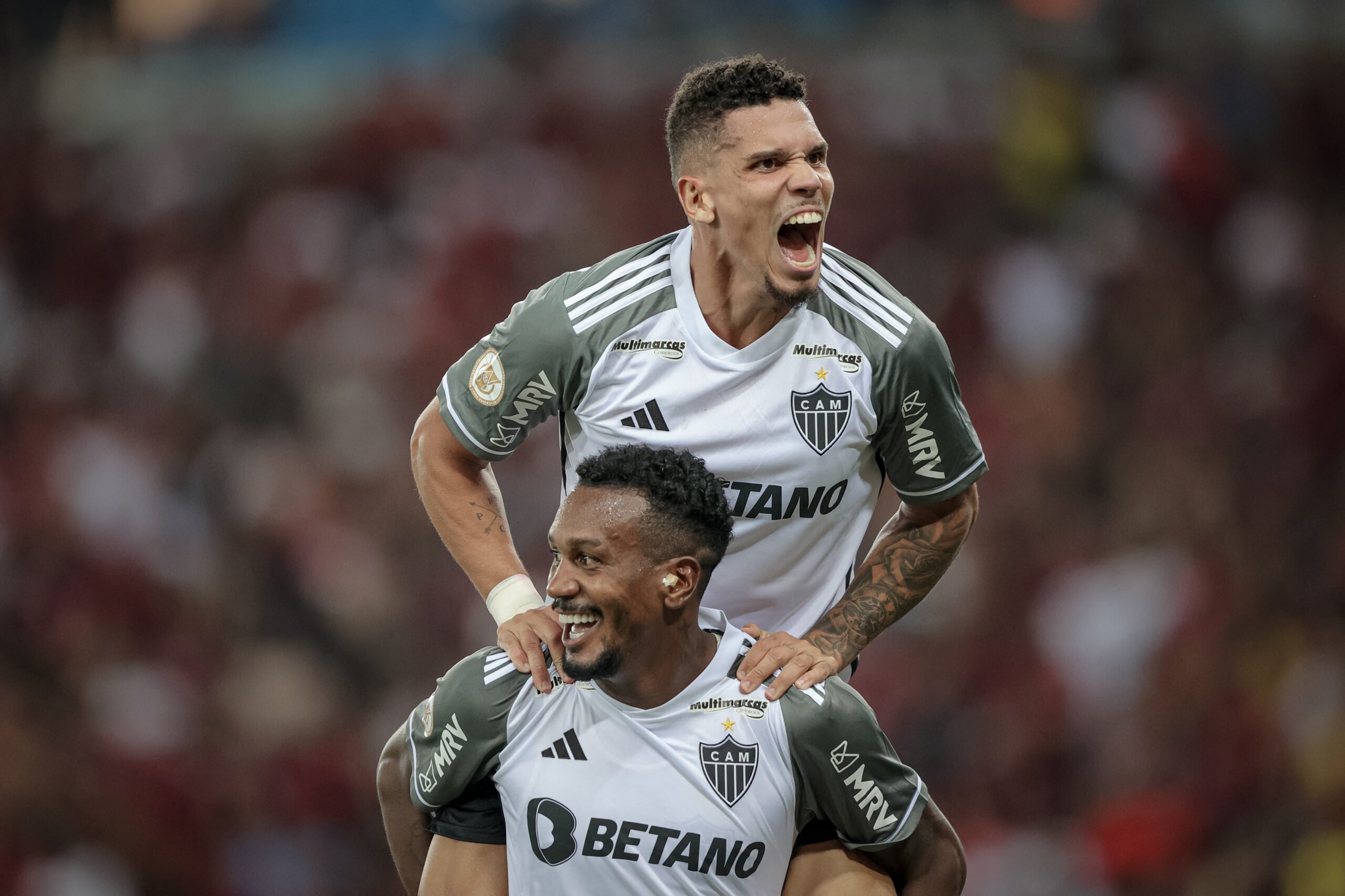 Com dois de Pedro, Flamengo bate o Palmeiras no Maracanã e entra de vez na  briga pelo título do Brasileirão