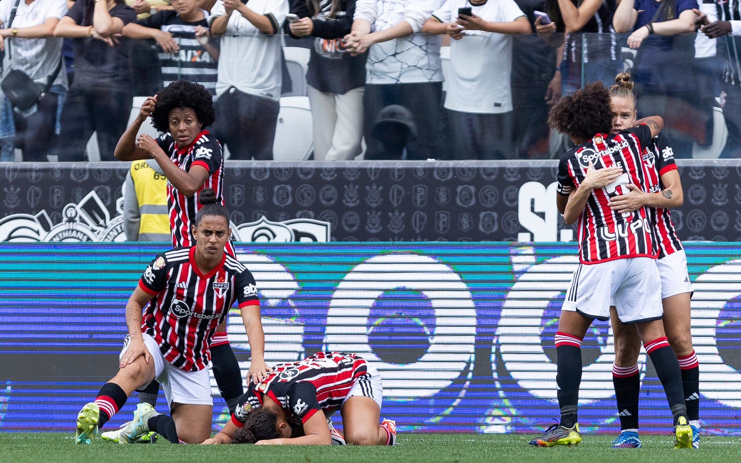 Corinthians goleia o São Paulo e é campeão do Paulistão Feminino - Lance!