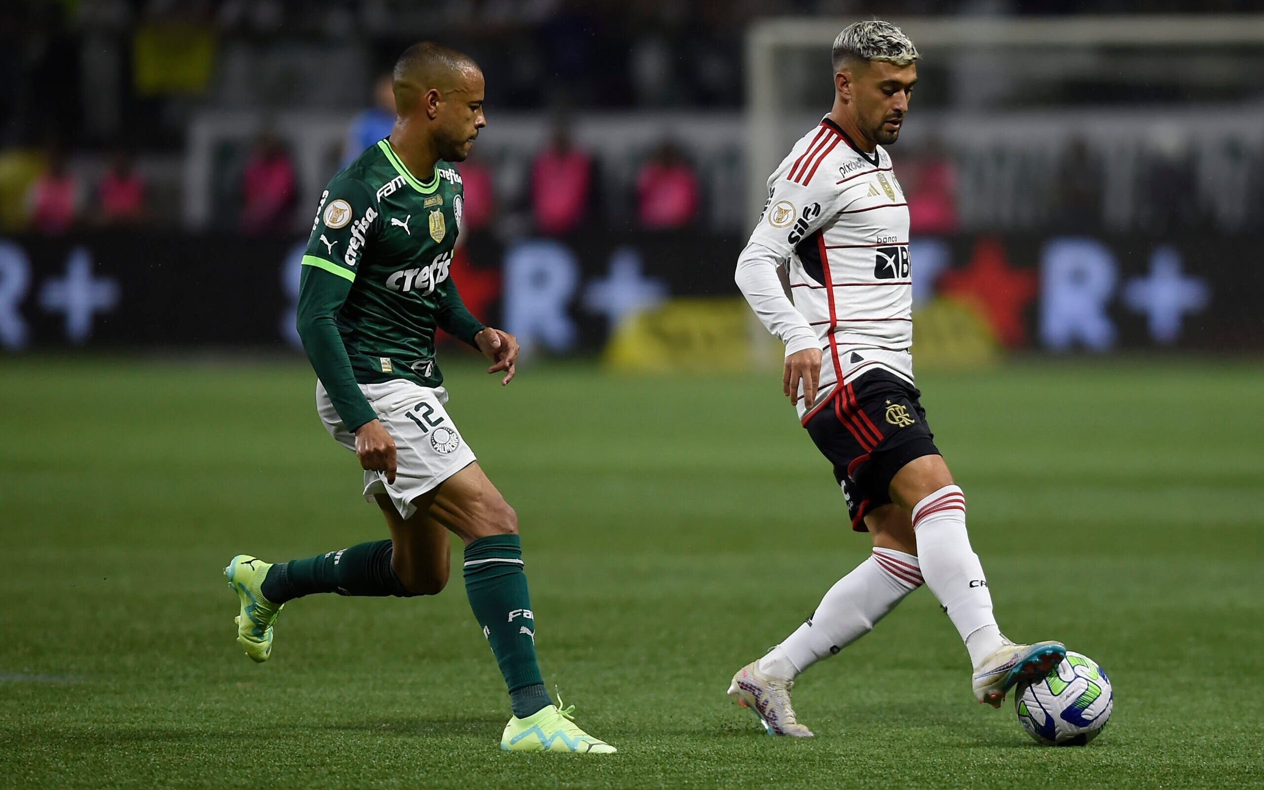 Jornalistas rasgam elogios a titular do Flamengo: 'Um jogo melhor