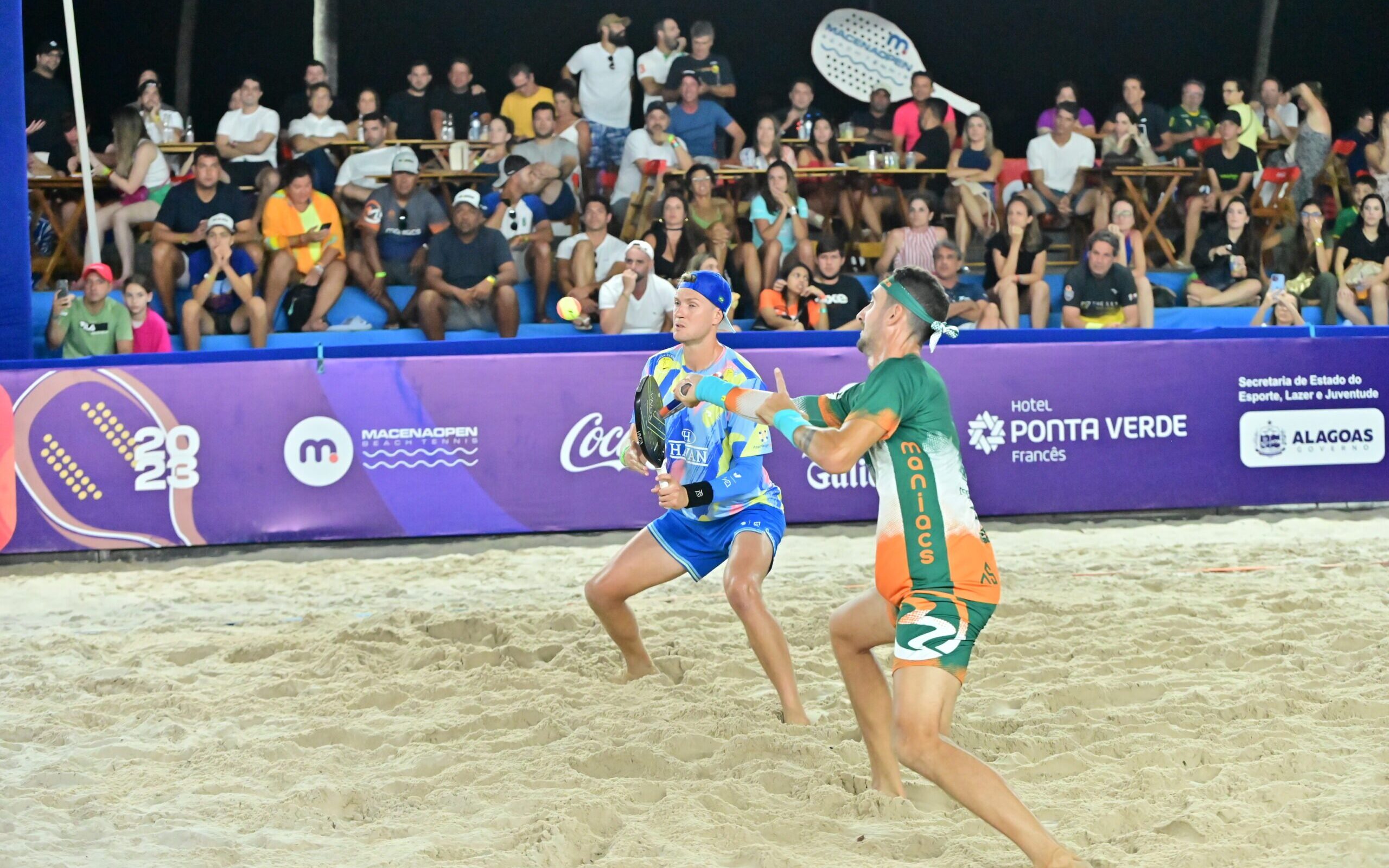 Mundial de Beach Tennis: André Baran e Nikita Burmakin avançam