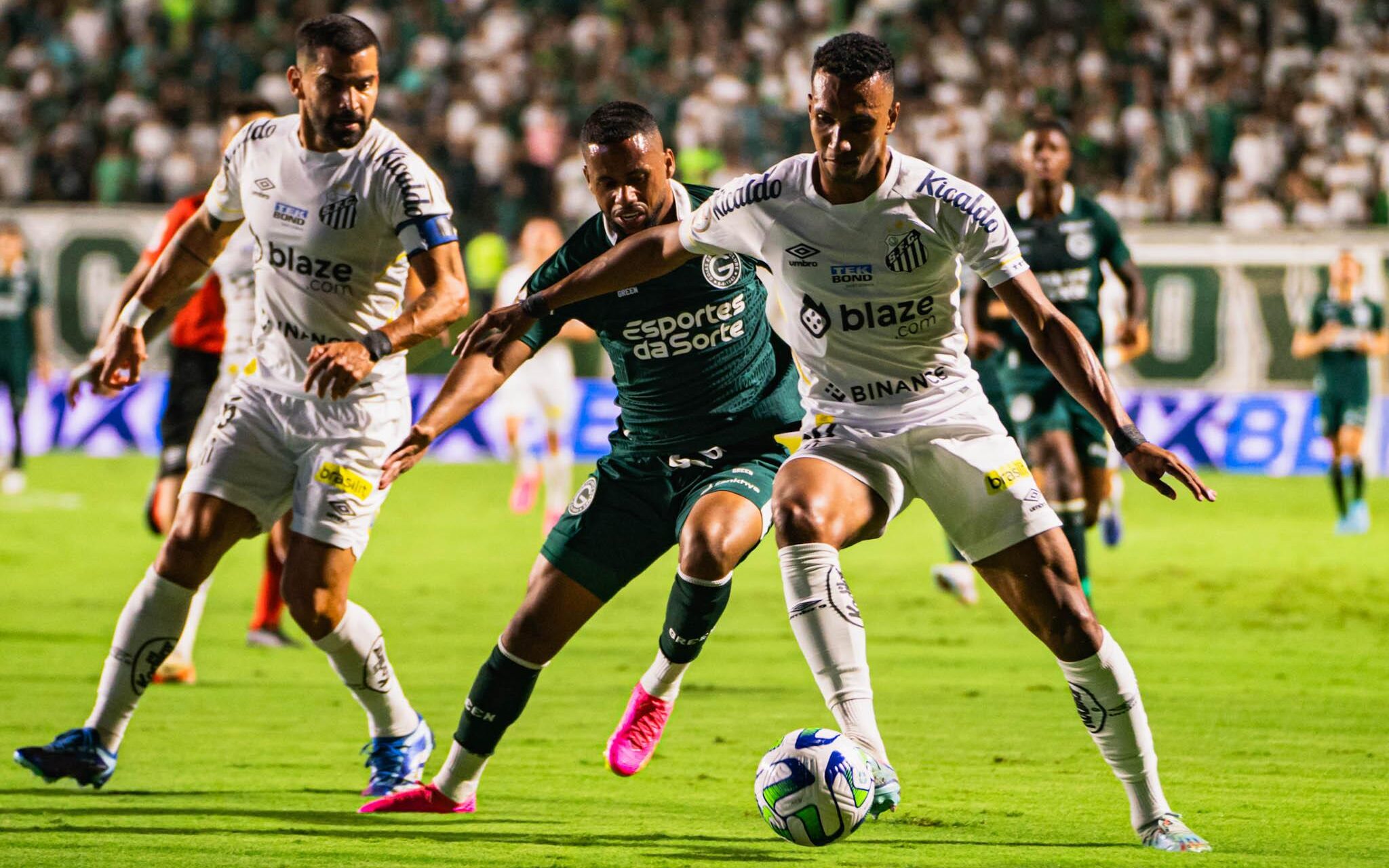 Corinthians busca empate contra o Goiás e vê Z-4 próximo