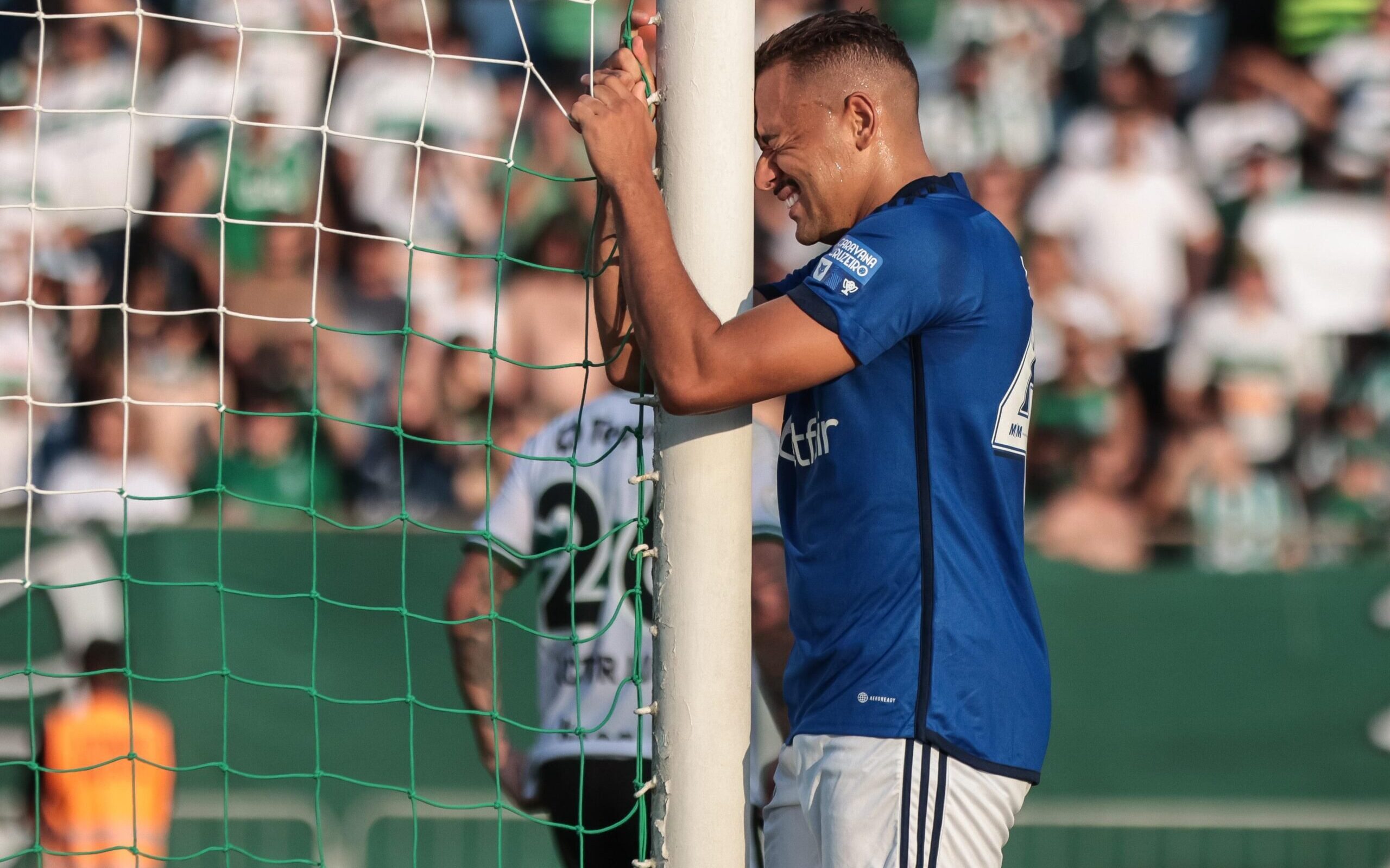 Autuori lamenta empate, mas valoriza força mental do Cruzeiro após