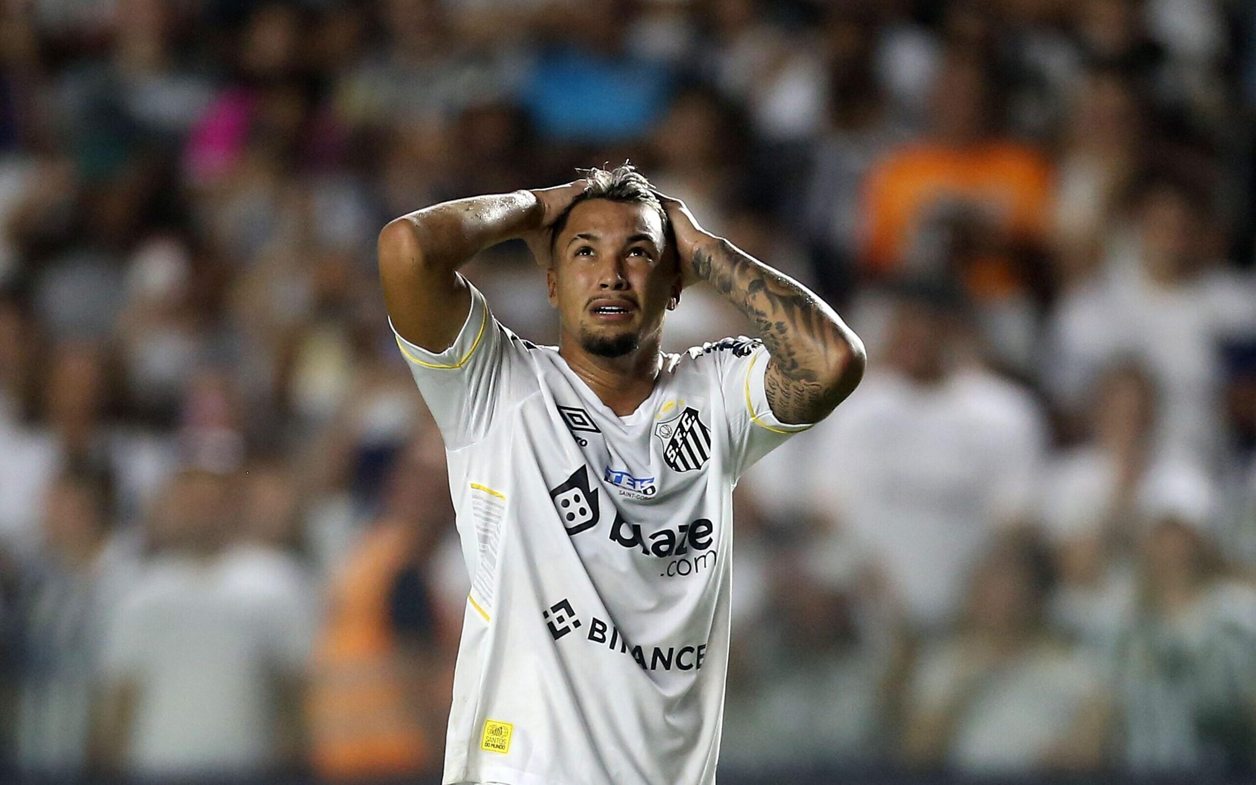 Santos loses to Athletico-PR and reaches the final round of Brasileirão  threatened with relegation 