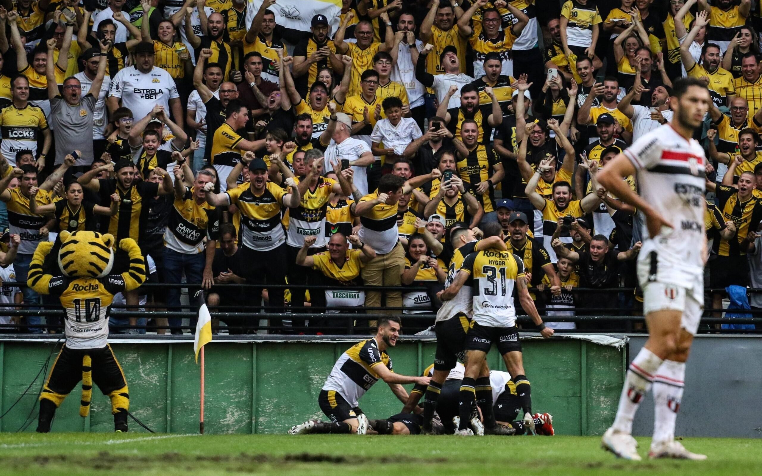 Criciúma vence jogando em casa e garante acesso à Série A do Brasileirão