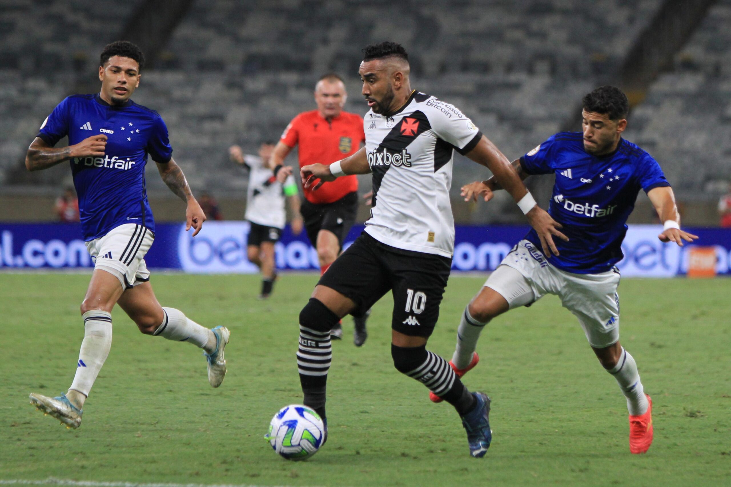 Campeonato Brasileiro: Cruzeiro vence e sai da zona de rebaixamento