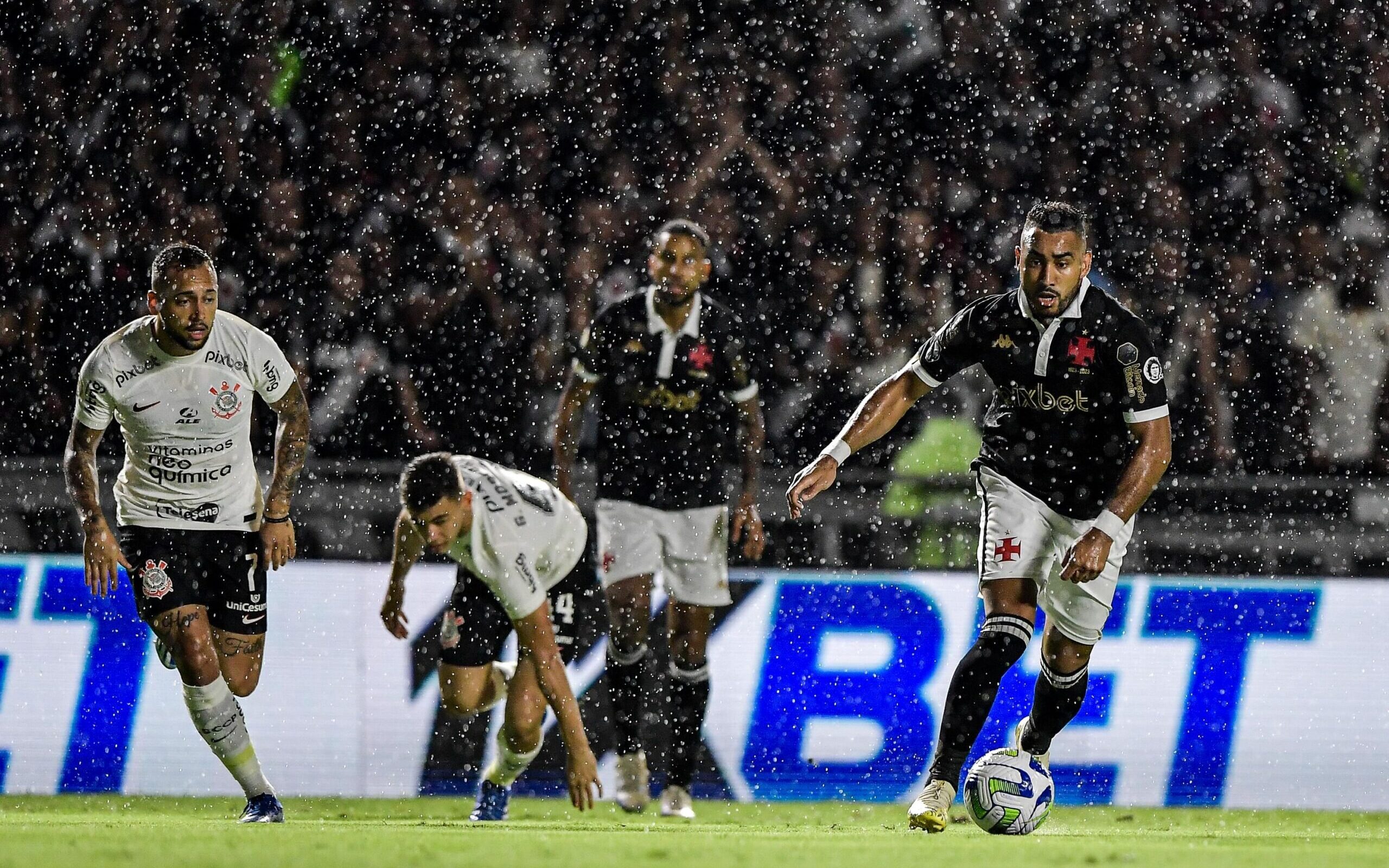 VÍDEO: Assista aos melhores momentos de Vasco 2x4 Corinthians - Lance!