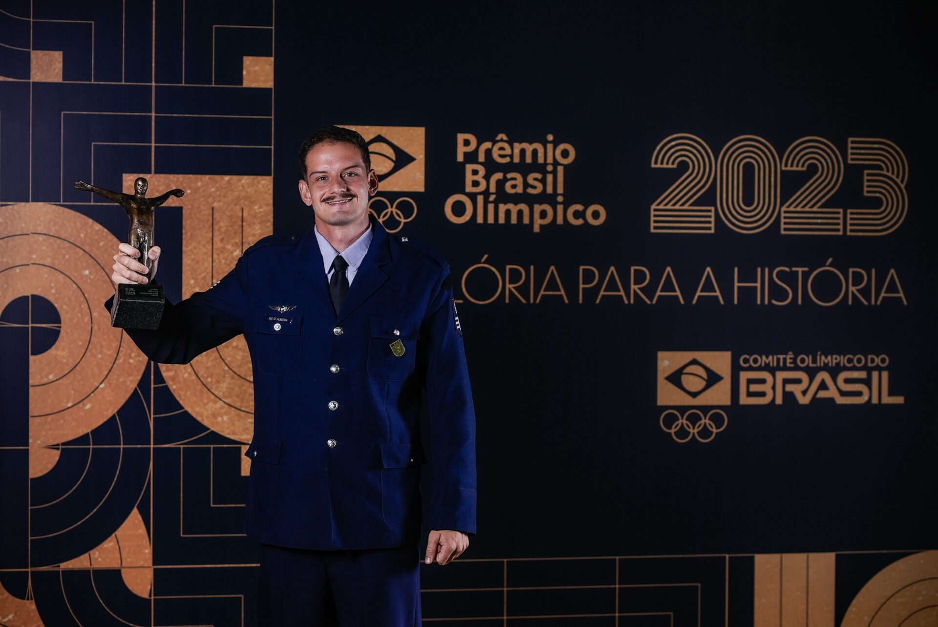 Rebeca Andrade e Marcus D'Almeida s&atilde;o eleitos Atletas do Ano no Pr&ecirc;mio  Brasil Ol&iacute;mpico - Lance!