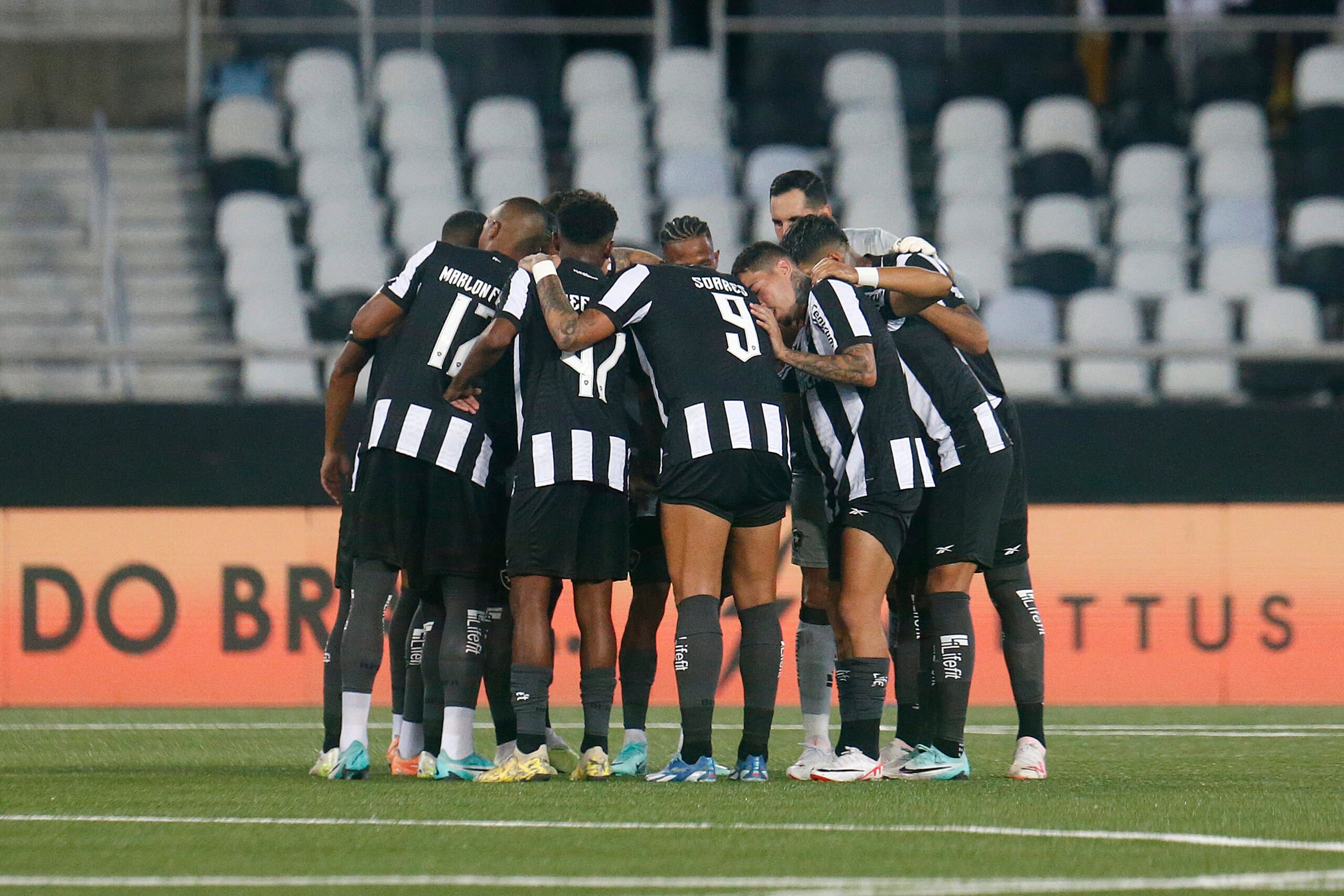 Reforço se apresenta ao Botafogo para a temporada 2024 Lance!