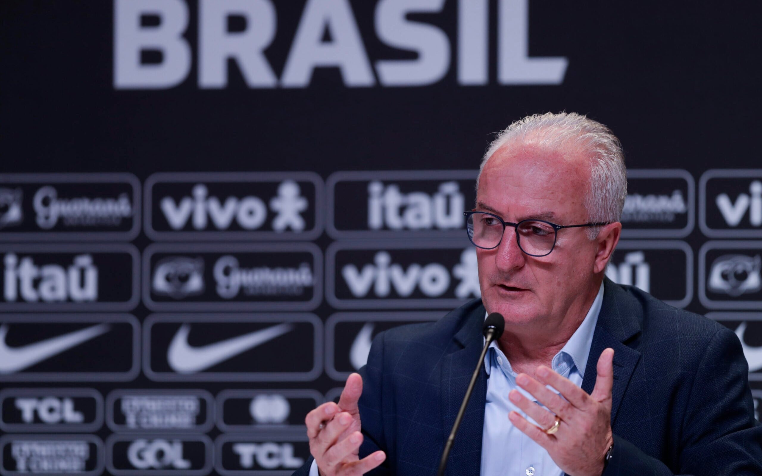 Brasil encara Inglaterra com estreia de Dorival Júnior e novatos entre  titulares