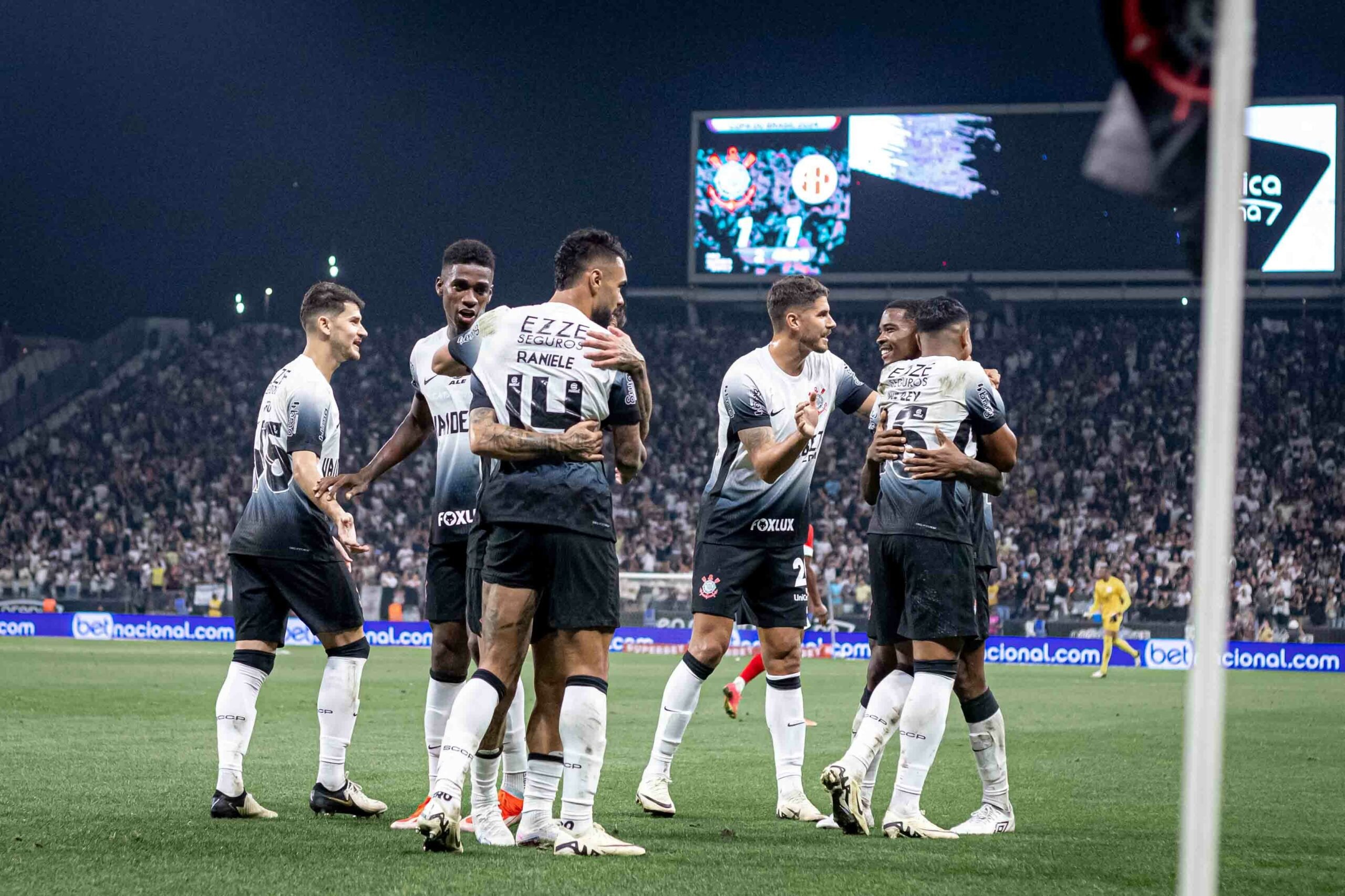 Corinthians lança uniformes antirracistas para temporada 2024