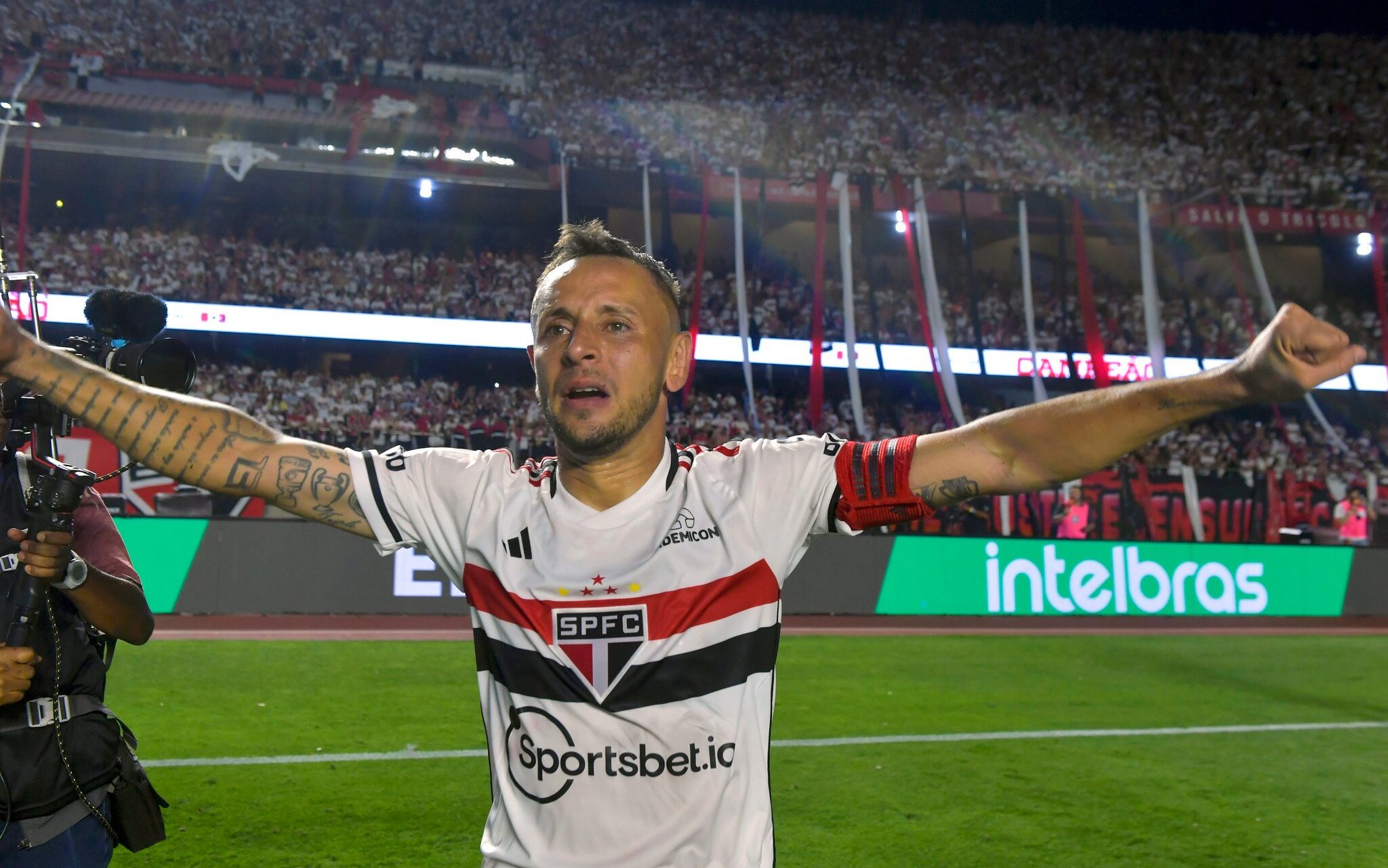 Recuperado de lesão, Rafinha retorna aos treinos no São Paulo
