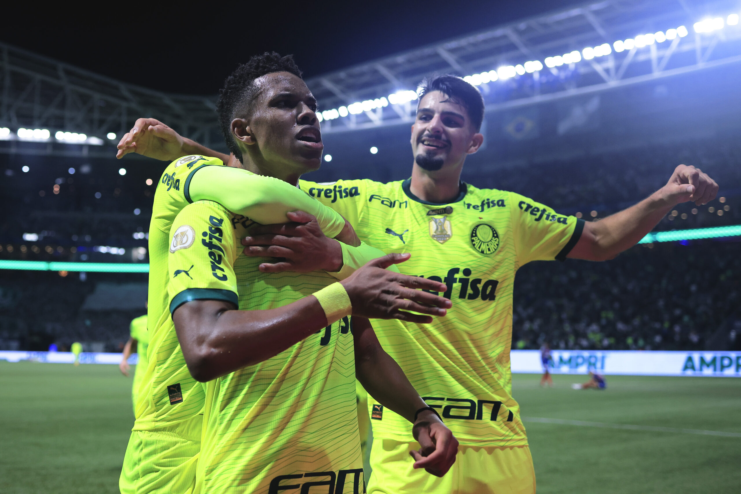 Brasileirão: Estevão e elenco do Palmeiras (Foto: Ettore Chiereguini/AGIF)