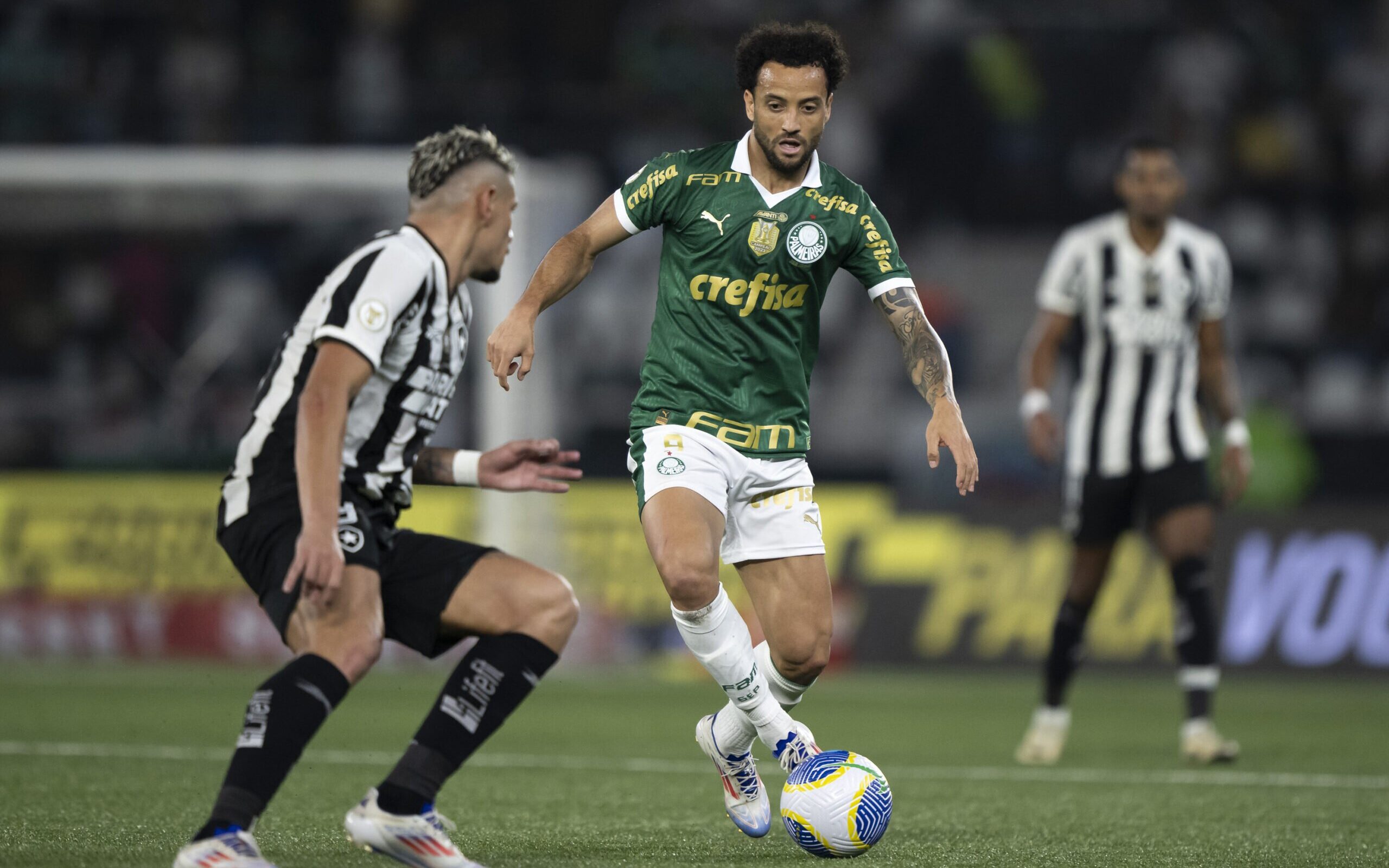 Brasileirão: Felipe Anderson, fazendo sua estreia no Palmeiras (Foto: Jorge Rodrigues/AGIF)