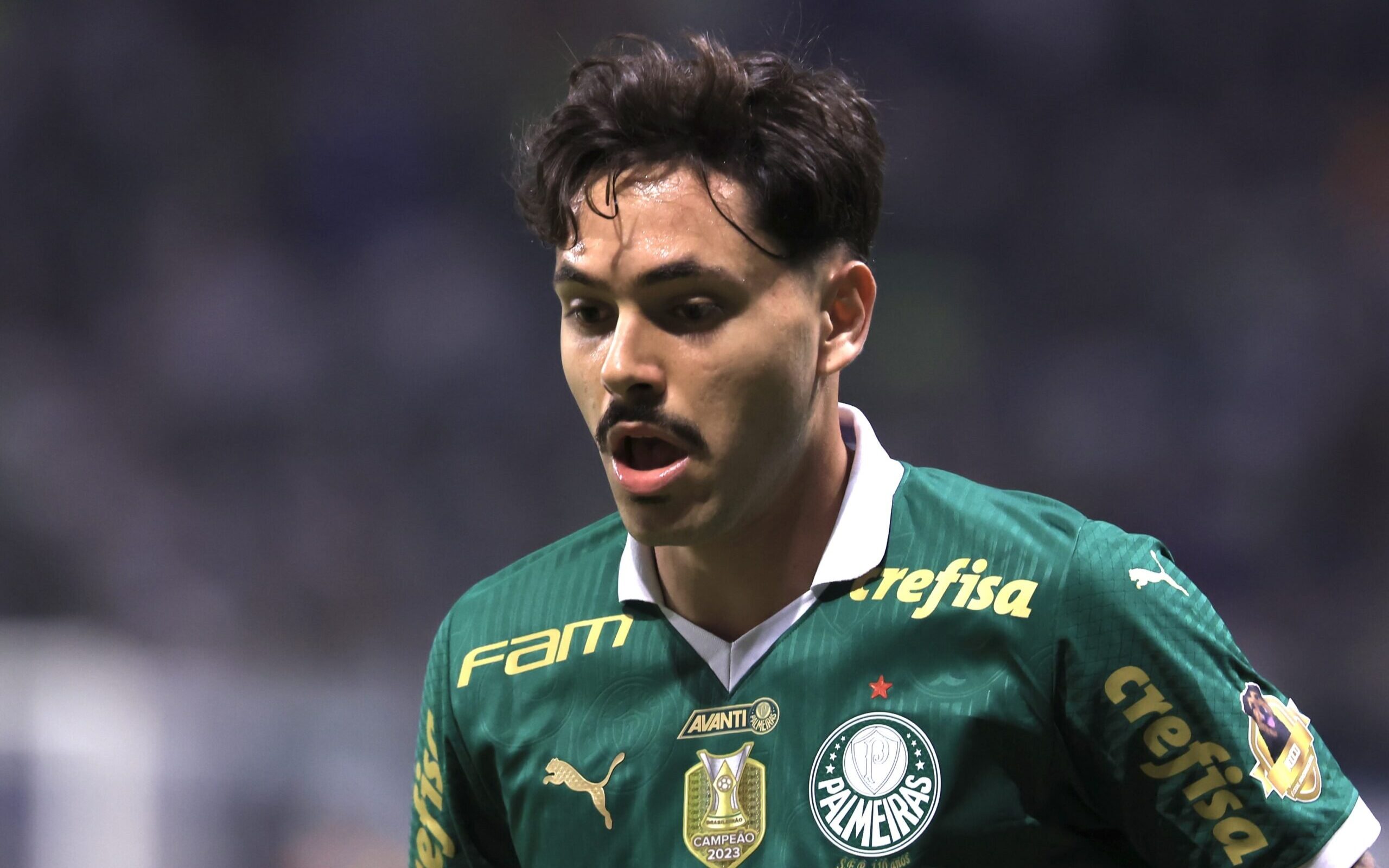 DOR DE CABEÇA! Mauricio causa incerteza na formação do ataque do Palmeiras: entenda situação.