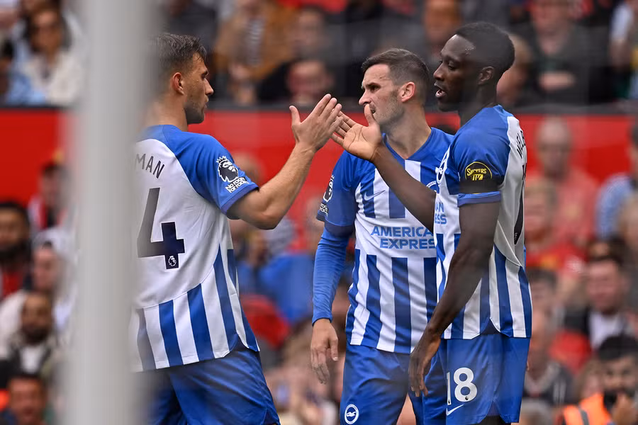 O Brighton recebe o Brentford em partida válida pelo Campeonato Inglês; confira os destaques dos jogos de hoje (Foto: AFP)