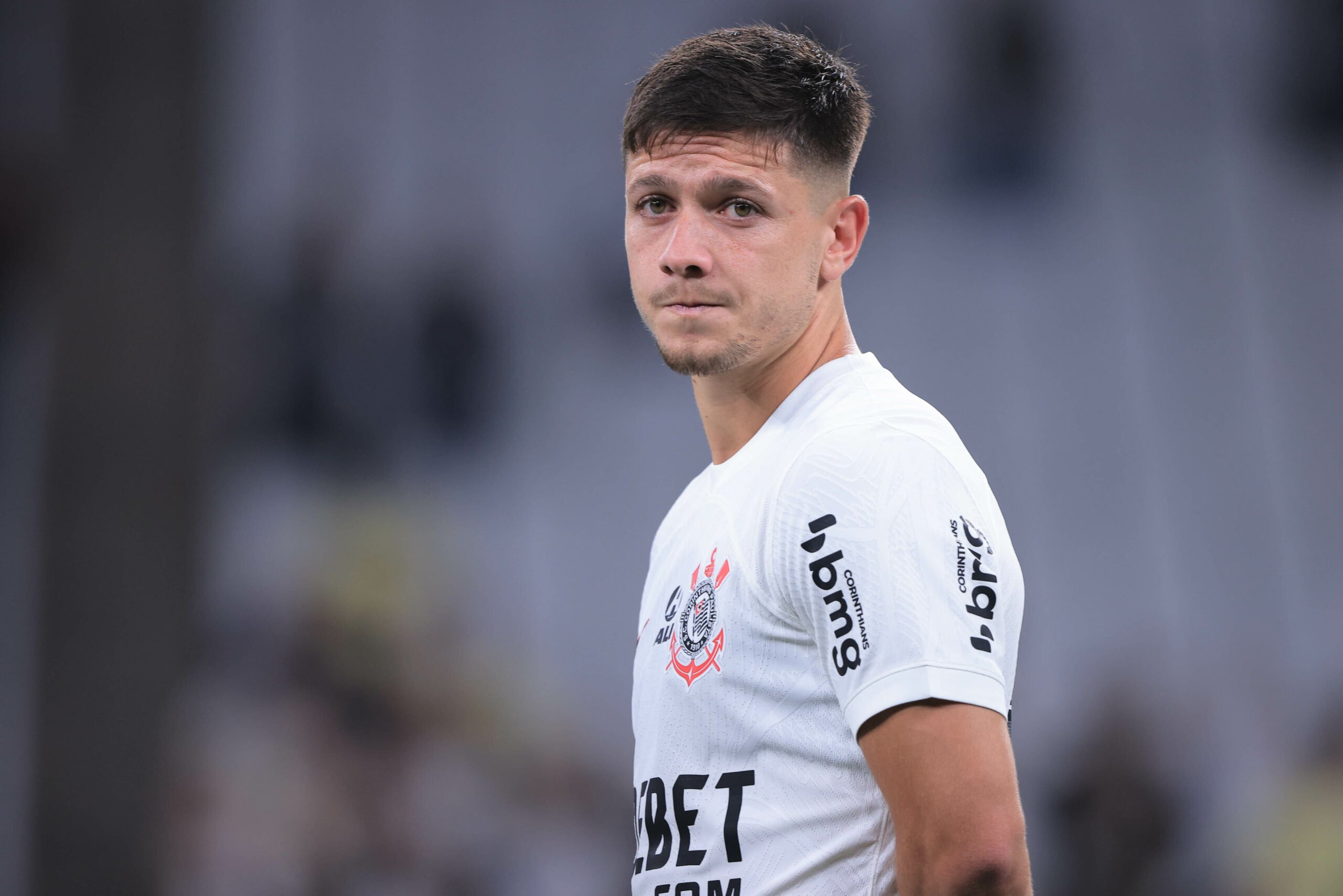 É GRAVE? Auxiliar técnico do Corinthians fala sobre lesão de Garro e elogia resiliência do jogador