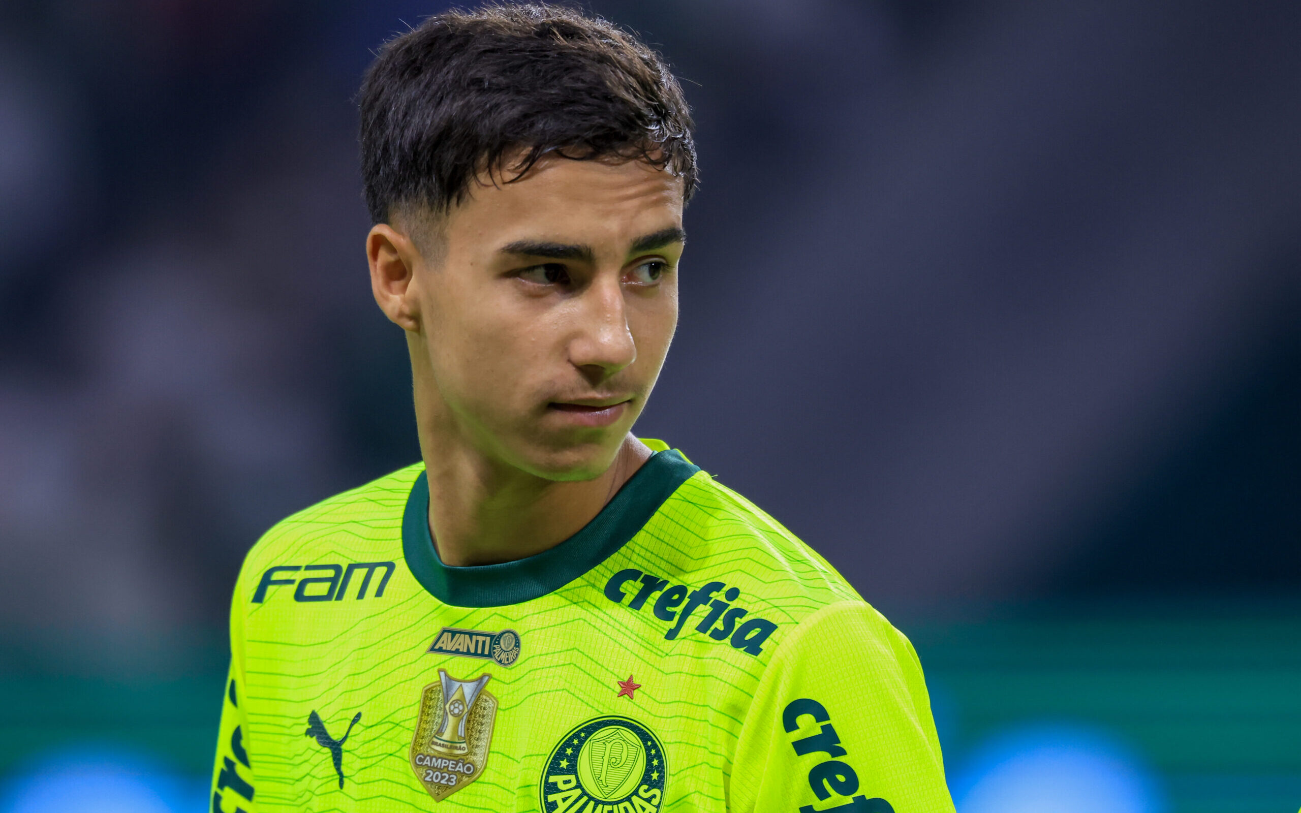 APROVAÇÃO GERAL! Torcida palmeirense pede venda de zagueiro nas redes sociais