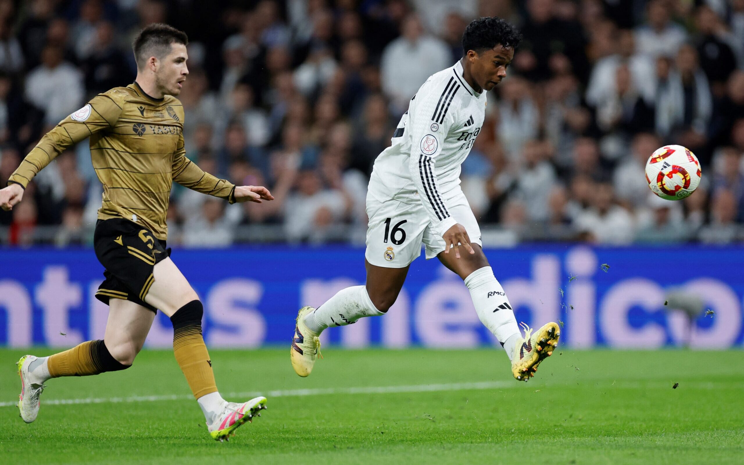 Gol de Endrick contra a Real Sociedad na Copa do Rei (Foto: Ocar Del Pozo/AFP)