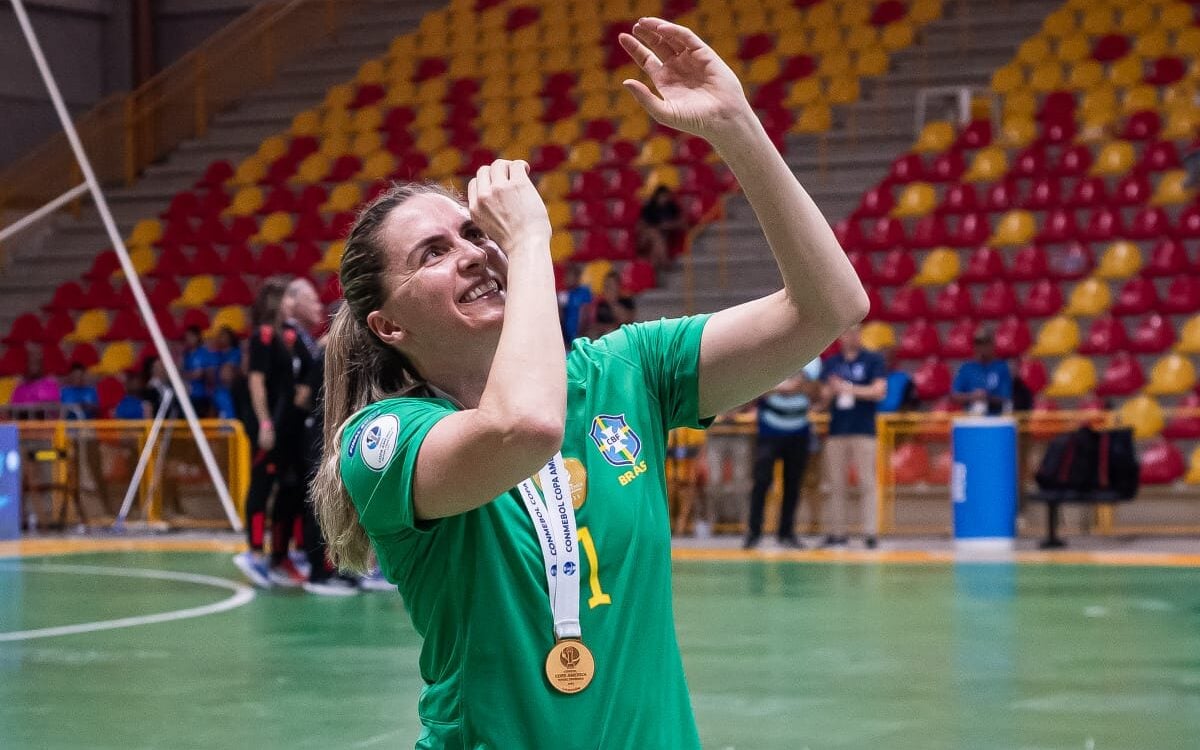 Jozi Oliveira comemora vaga para Copa do Mundo de Futsal