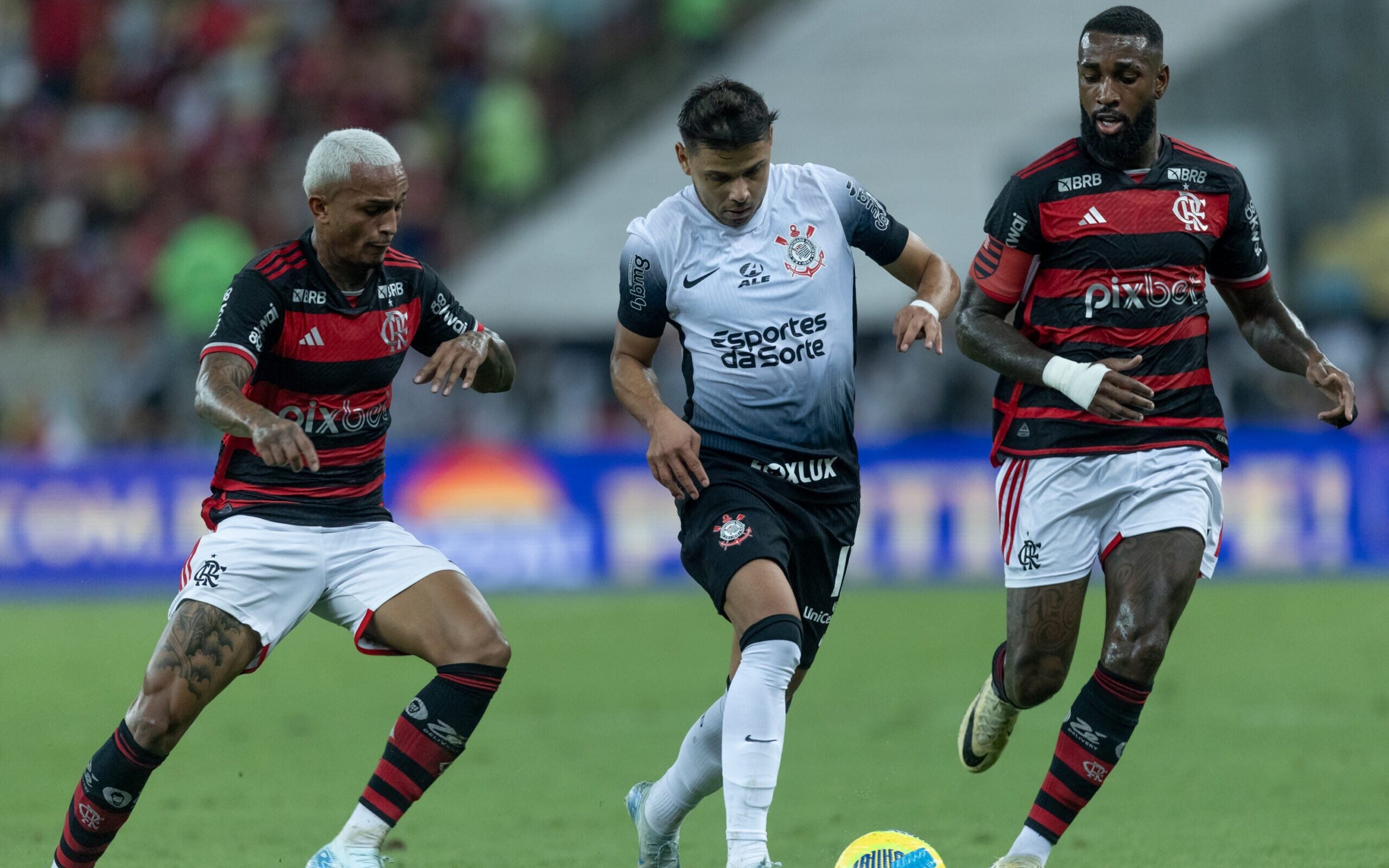 Flamengo e Corinthians: A Tradicional Volta dos Hinos na Globo Flamengo e Corinthians: A Tradicional Volta dos Hinos na Globo