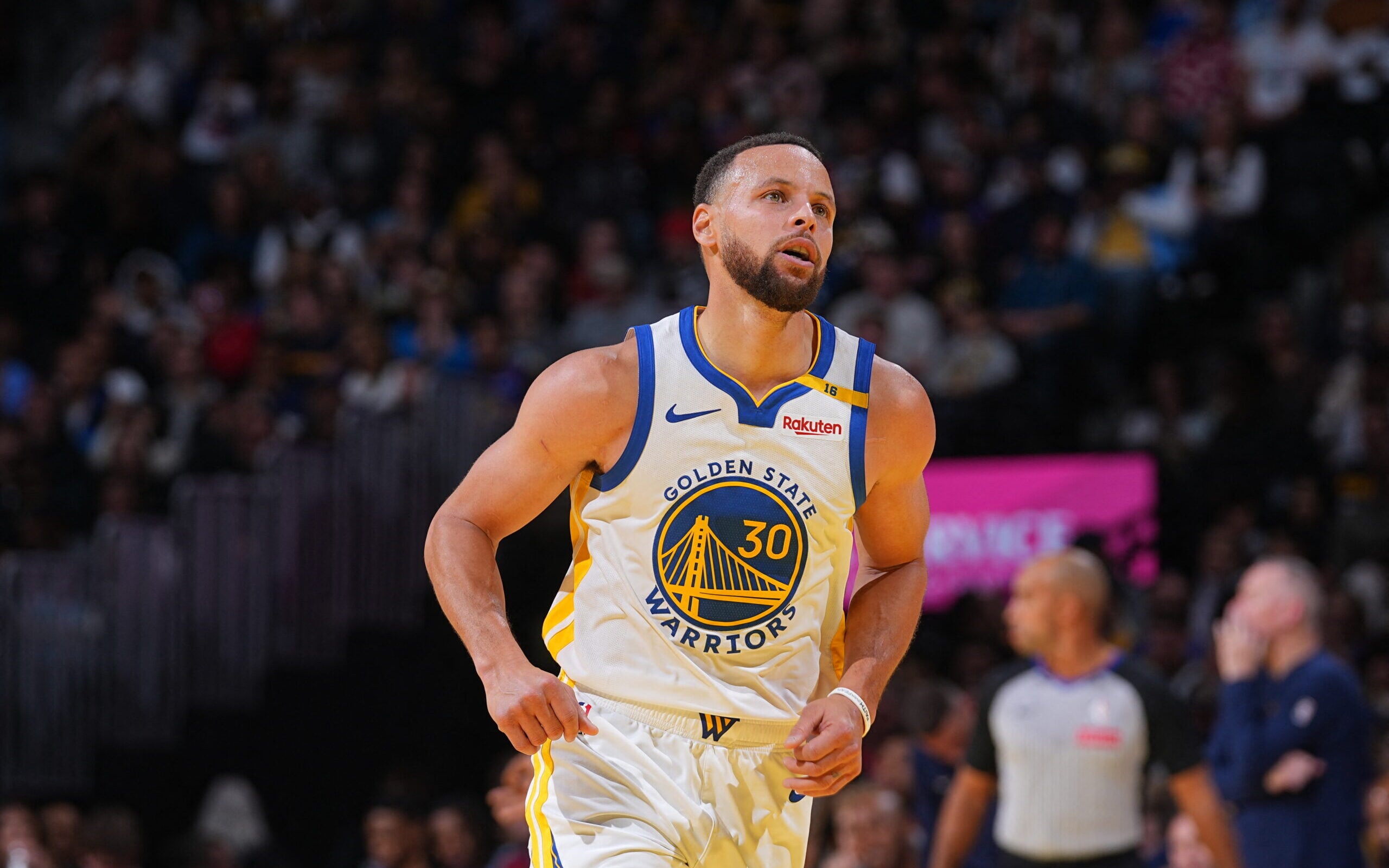 Stephen Curry quebra mais um recorde nos playoffs da NBA