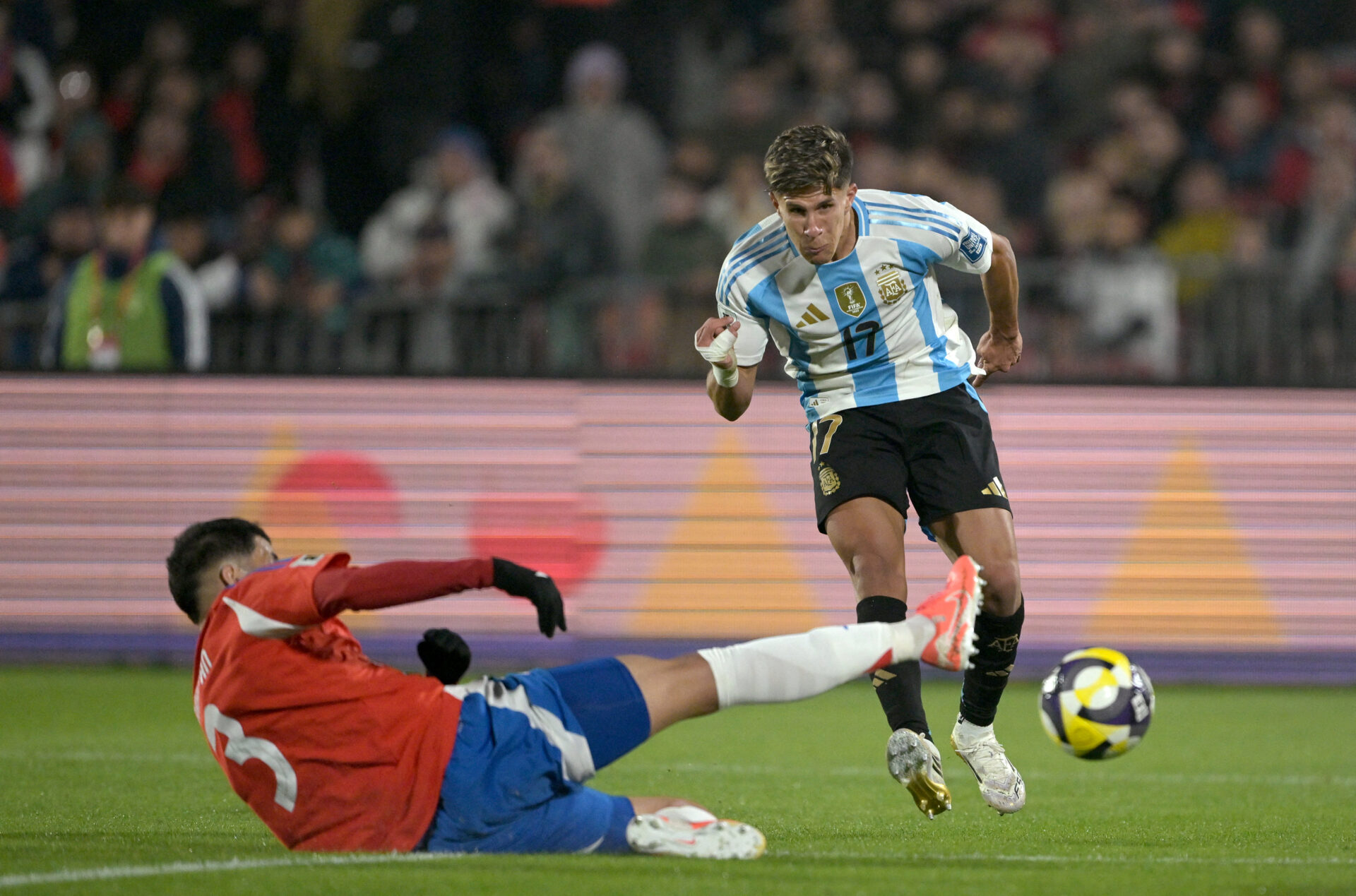 Jogadores da Argentina em campo contra o Chile