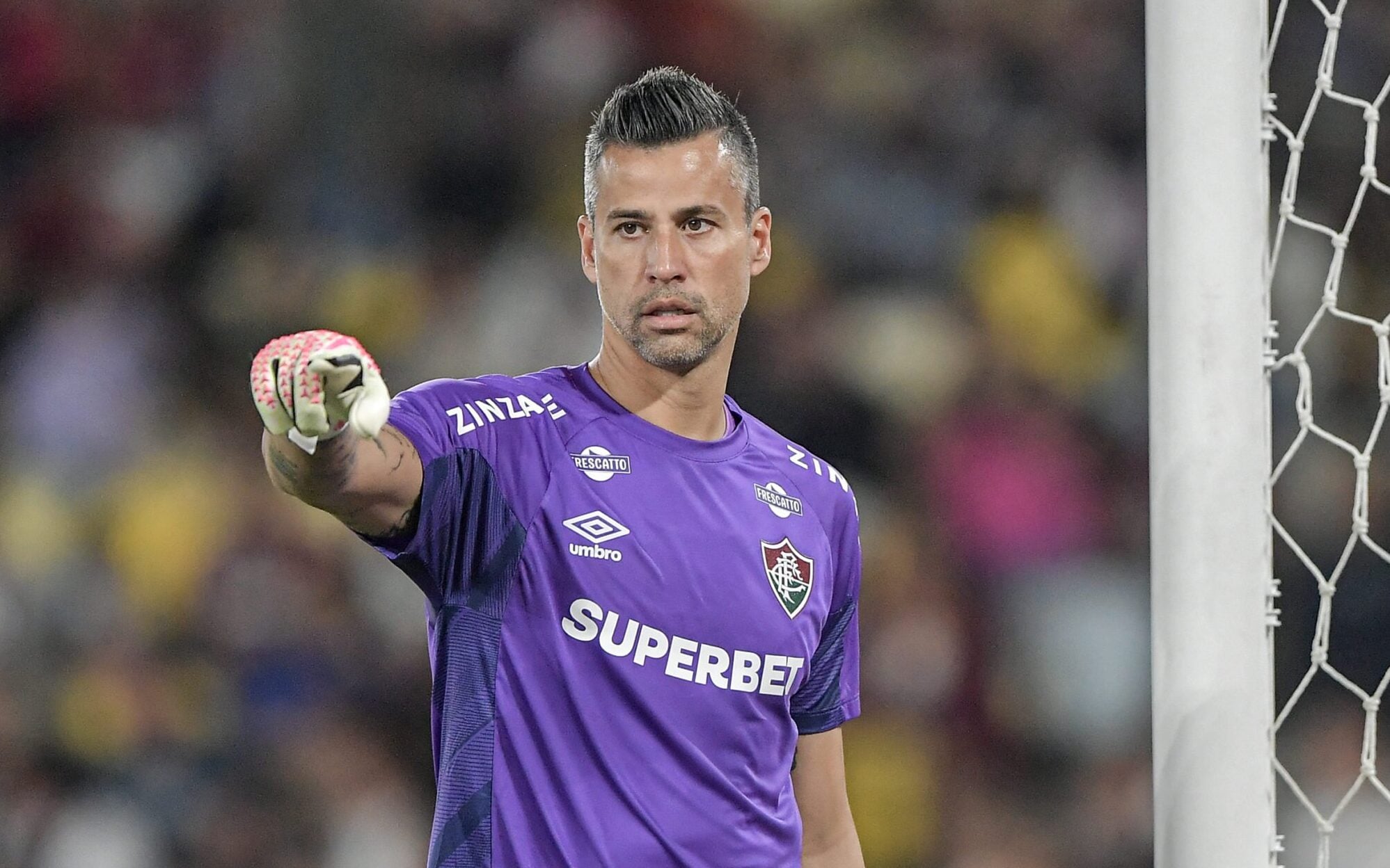 Jornalistas se assustam com 'frangaço' de Fábio em Fluminense x