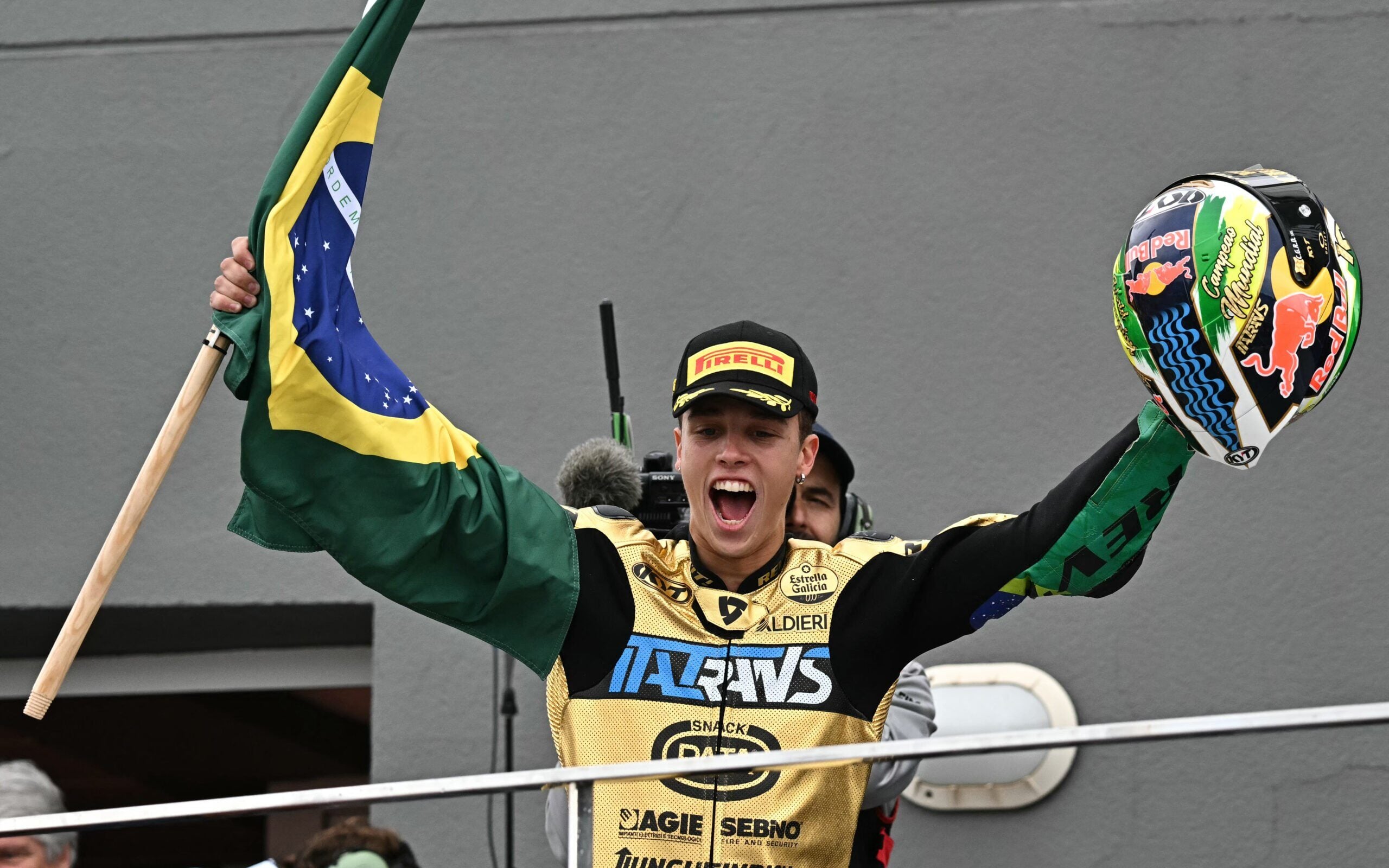 Diogo Moreira é campeão da Moto2 2025 e faz história para o Brasil