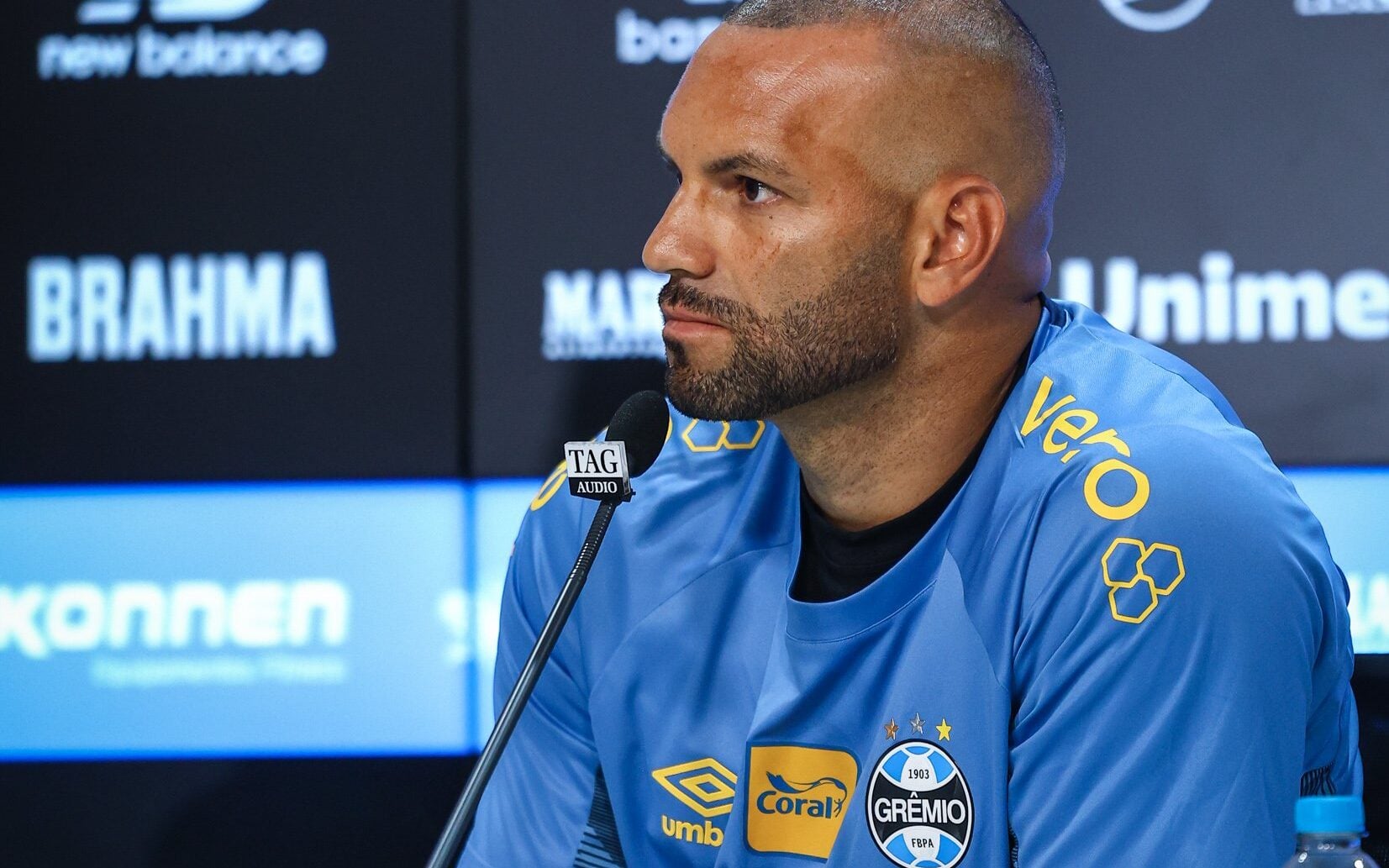 Weverton fala em ambição no Grêmio e cita Fábio como exemplo Weverton fala em ambição no Grêmio e cita Fábio como exemplo