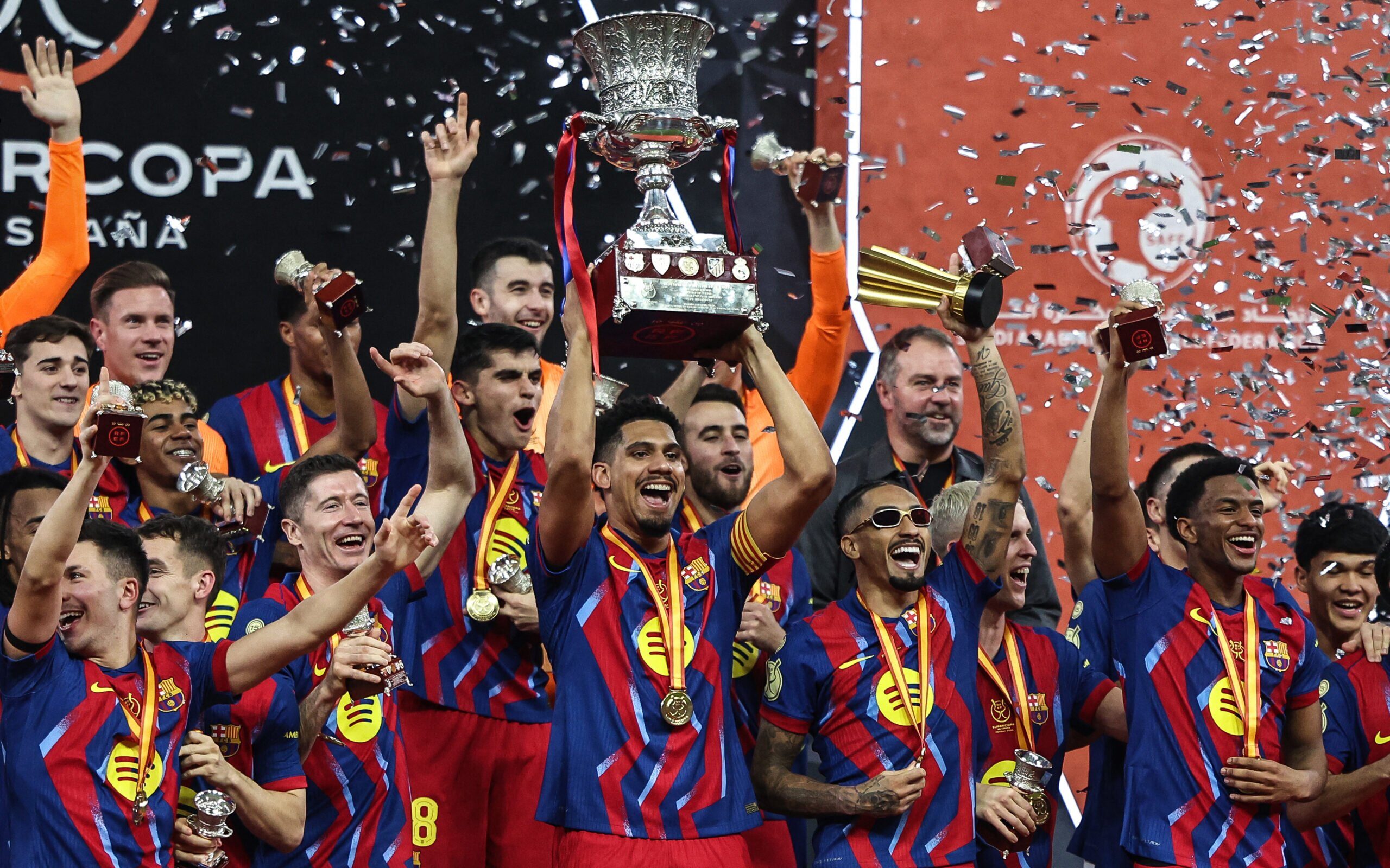 Raphinha supera Vini Jr, e Barcelona é campeão sobre o Real Madrid