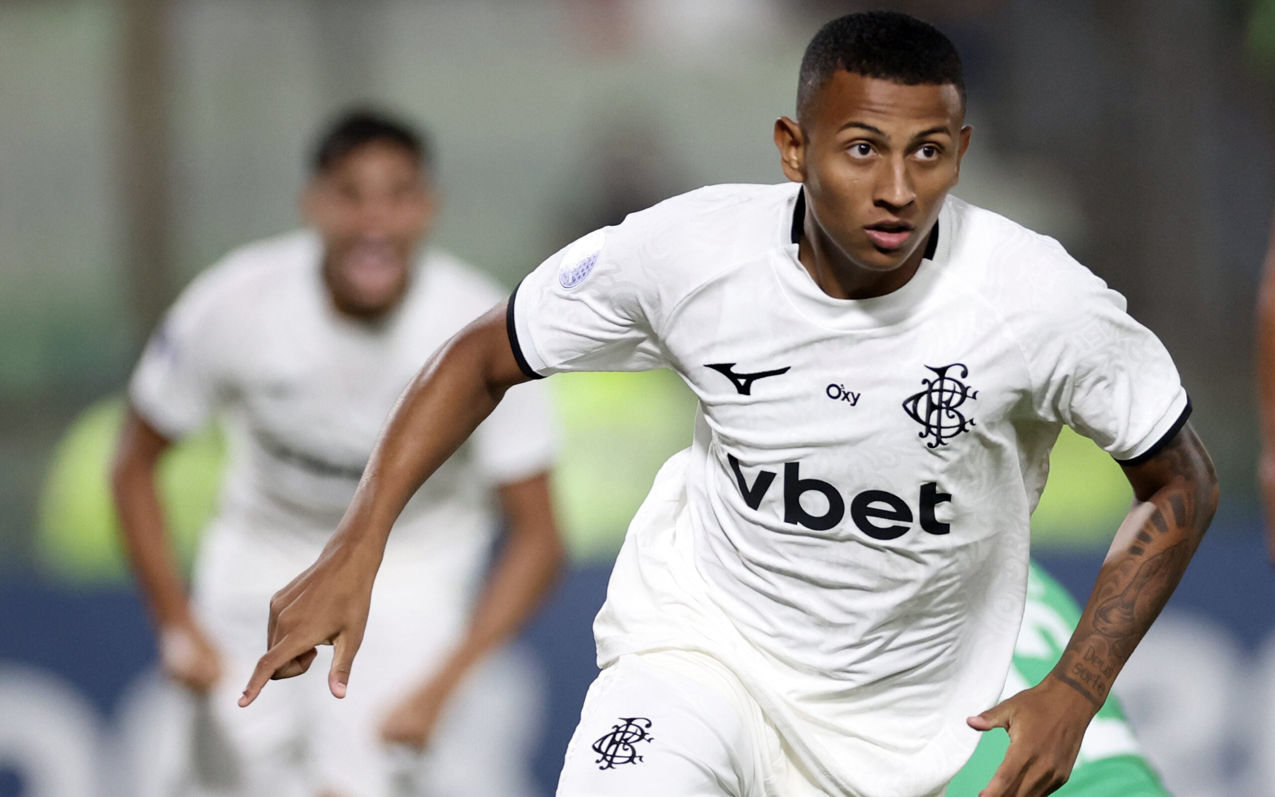 Botafogo ganha reforço interno em meio a problemas no elenco